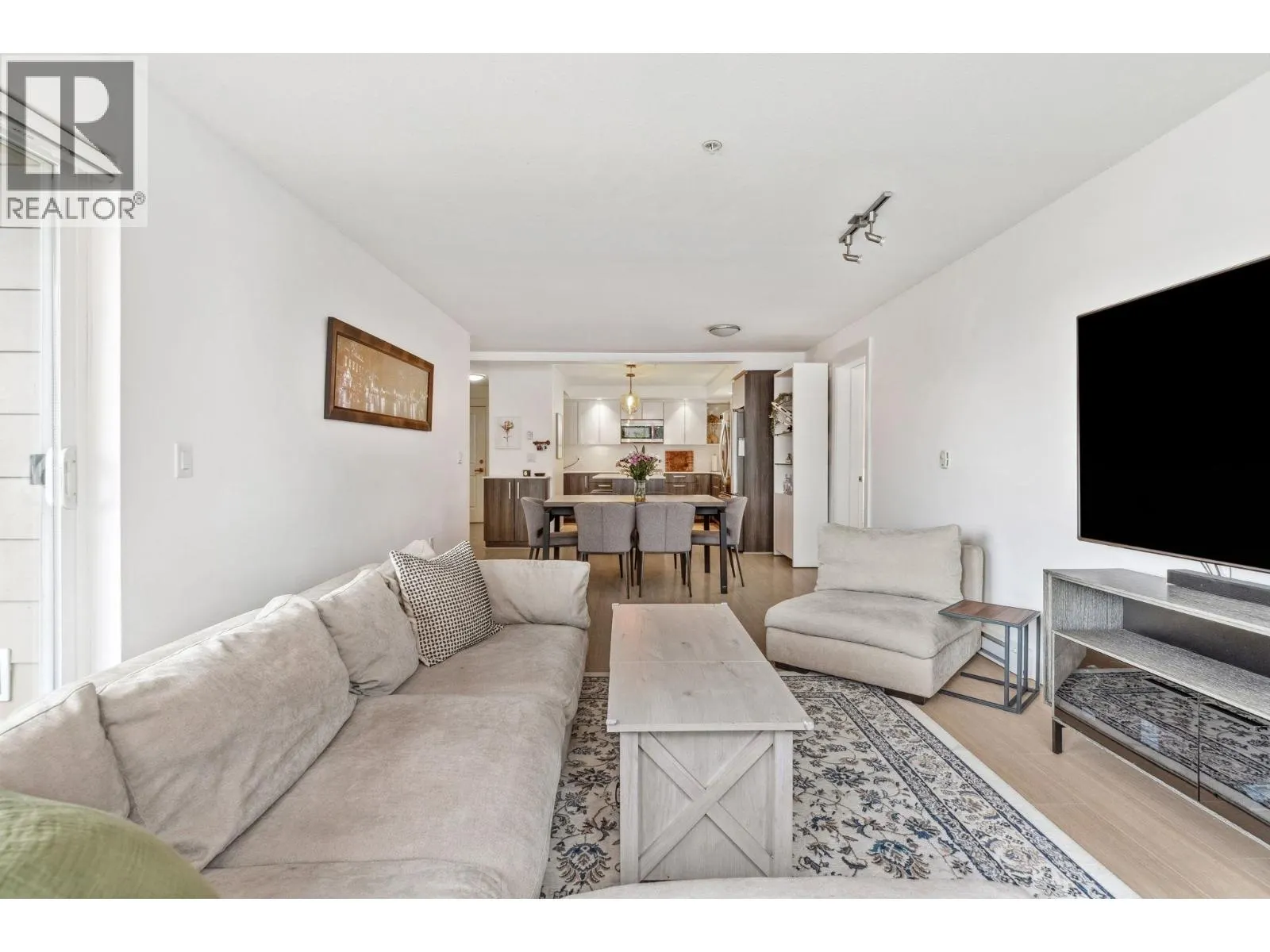 501 160 SHORELINE CIRCLE