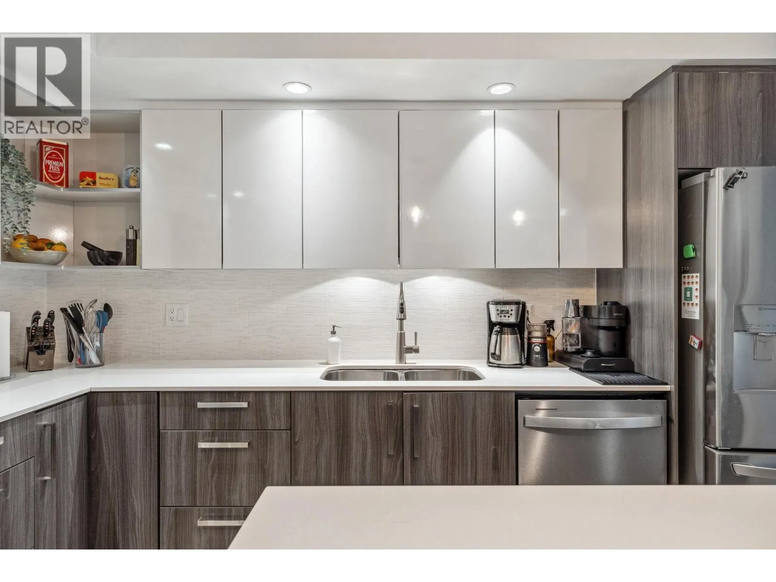 501 160 SHORELINE CIRCLE