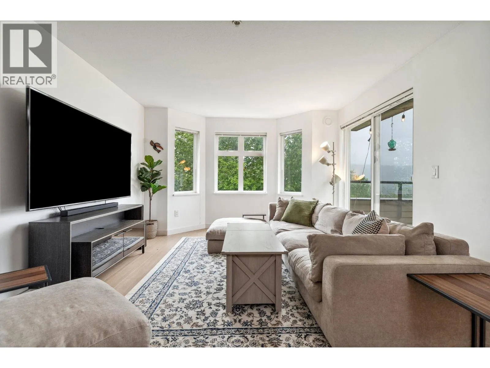 501 160 SHORELINE CIRCLE