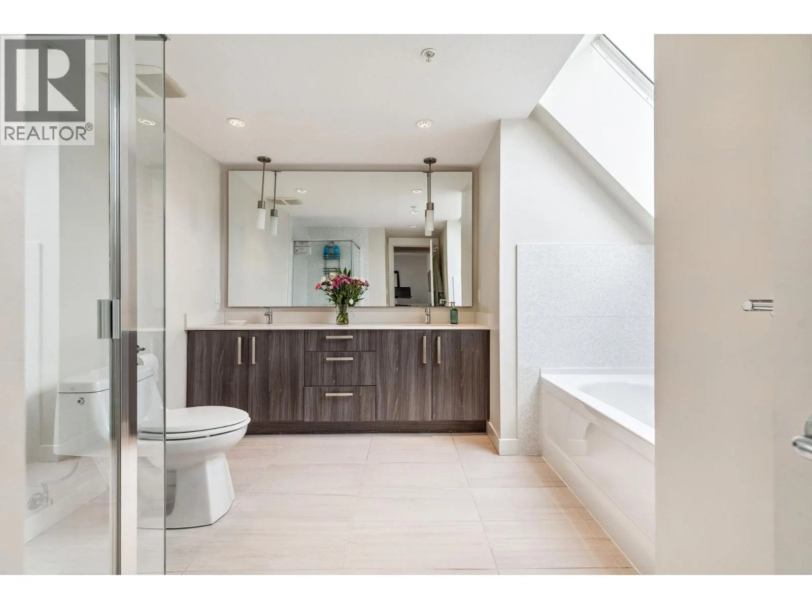501 160 SHORELINE CIRCLE