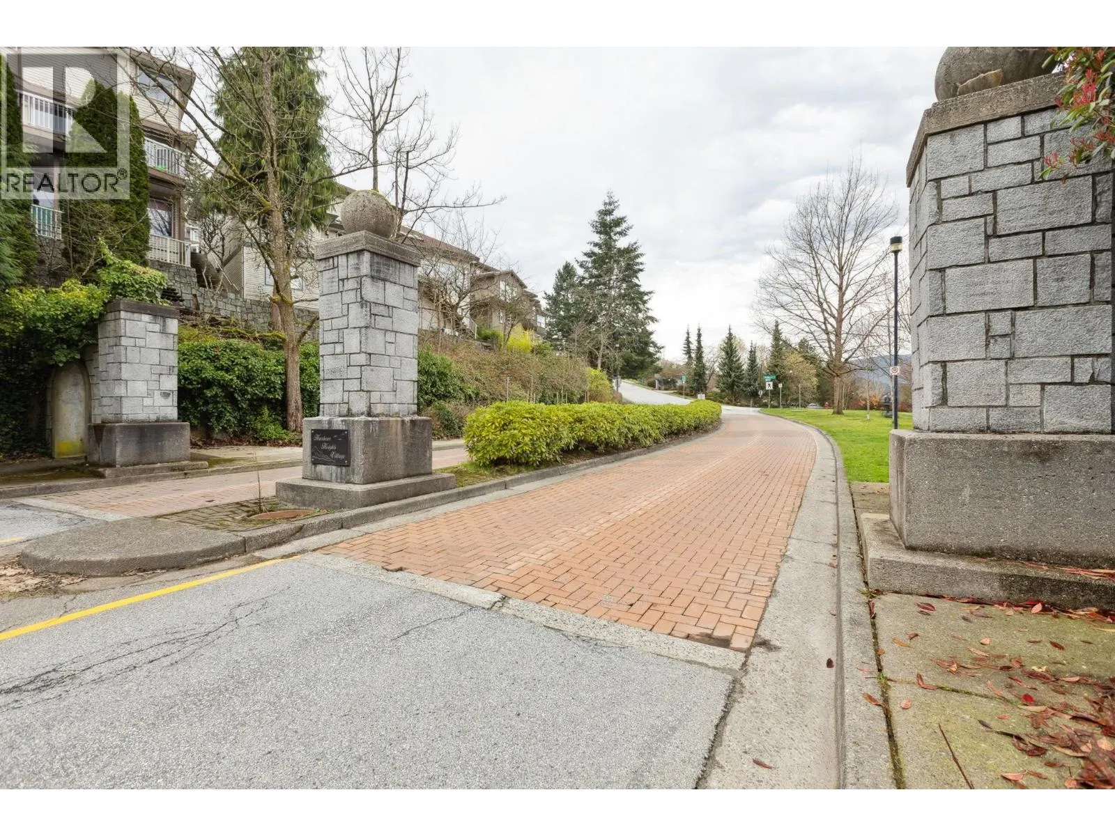 501 160 SHORELINE CIRCLE