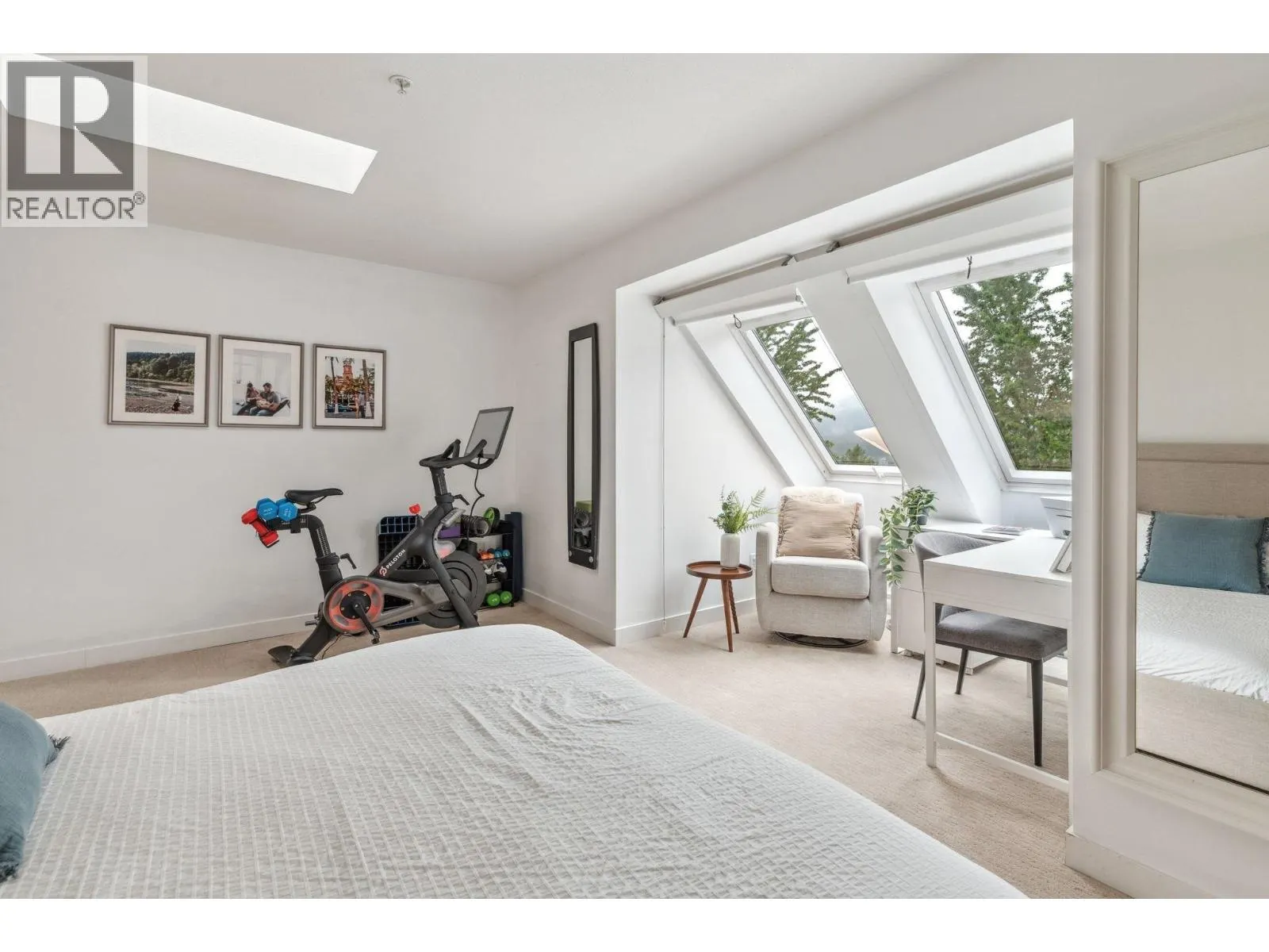 501 160 SHORELINE CIRCLE