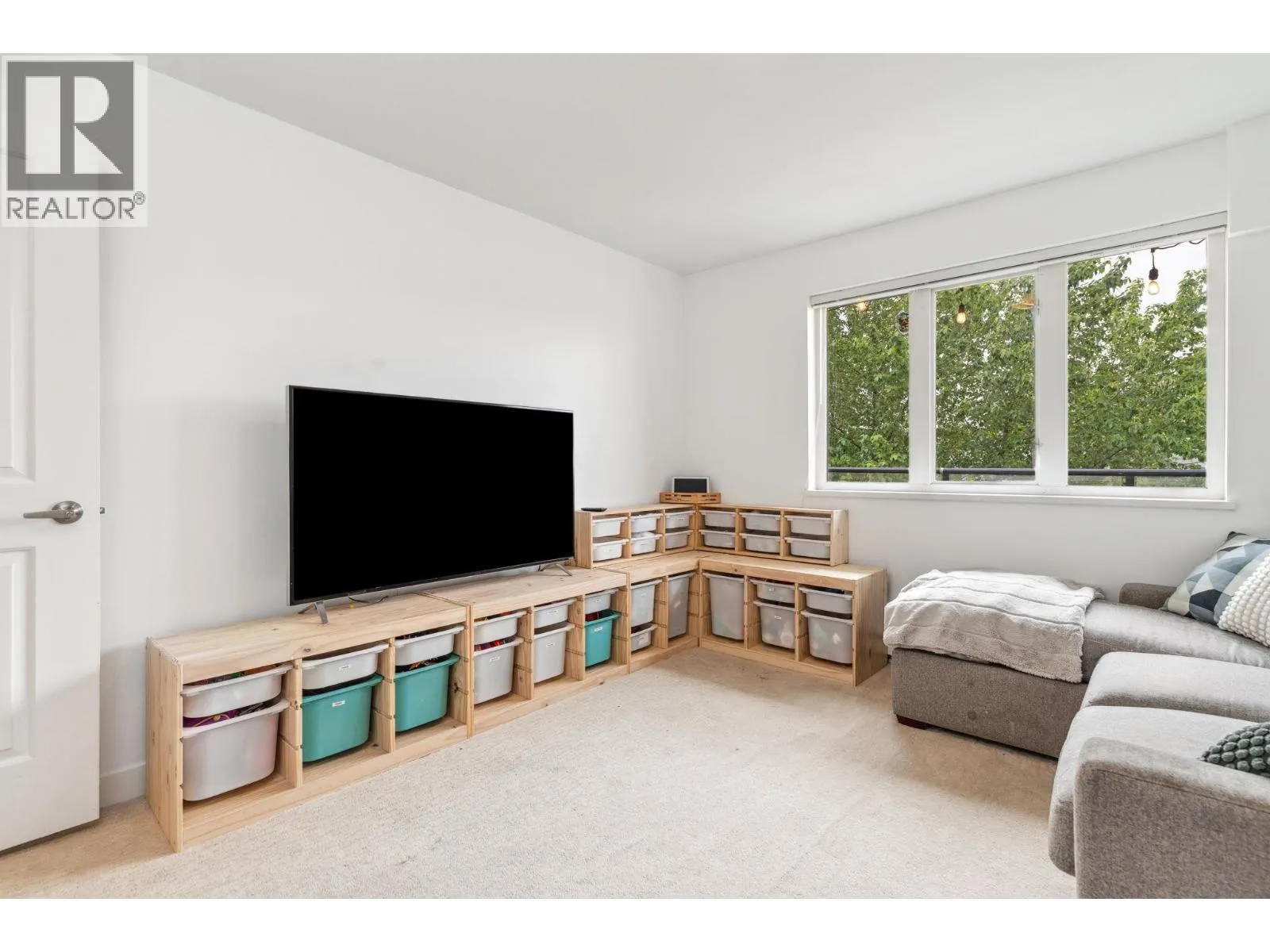 501 160 SHORELINE CIRCLE