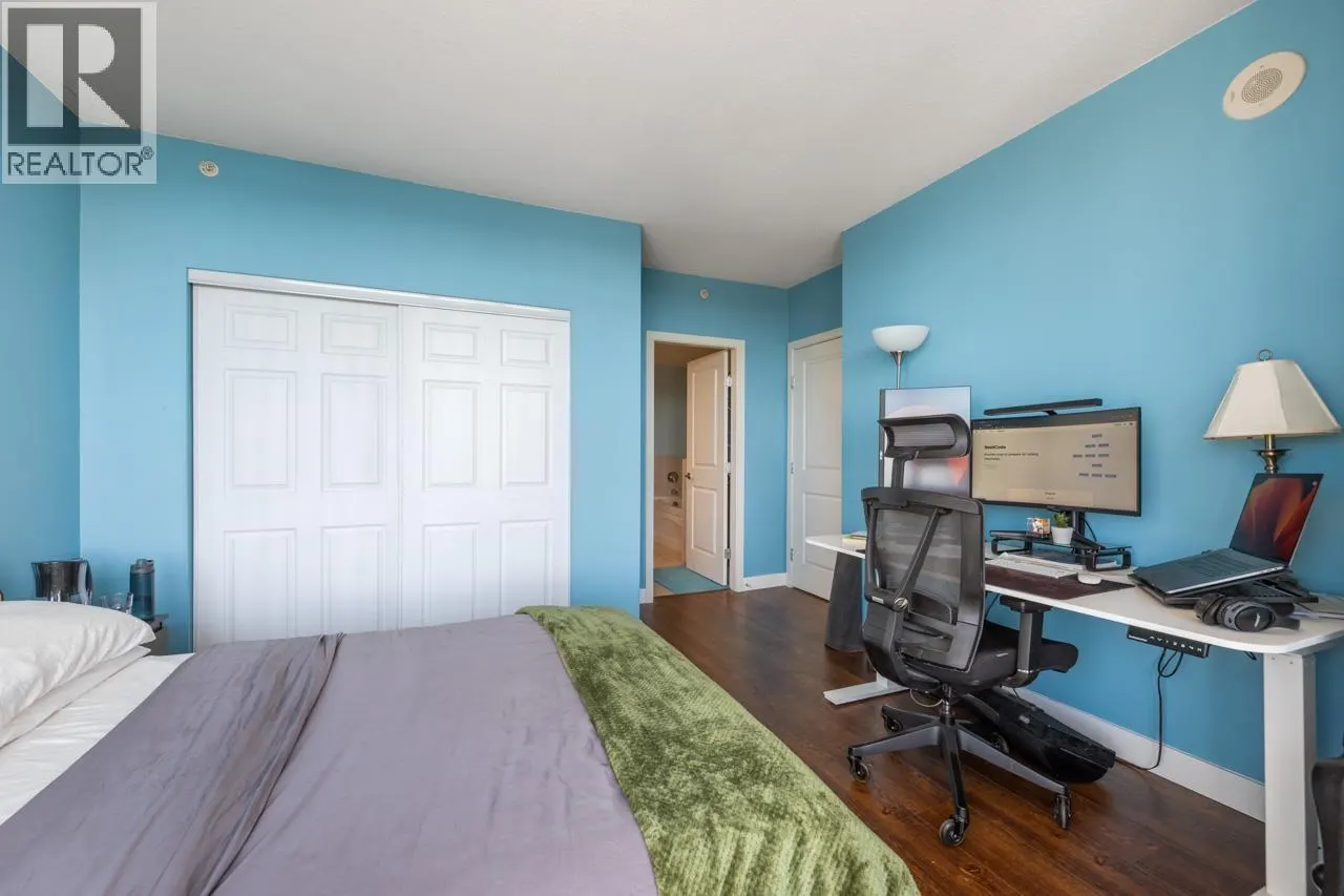 1003 11 E ROYAL AVENUE