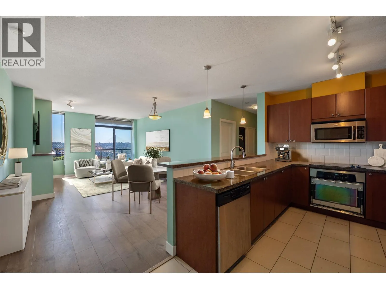 1003 11 E ROYAL AVENUE