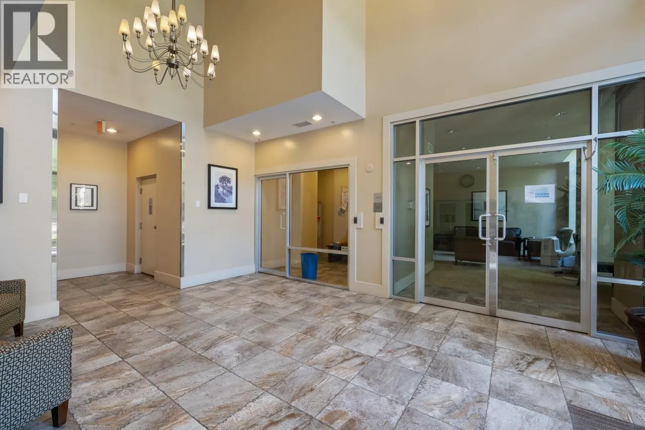 1003 11 E ROYAL AVENUE