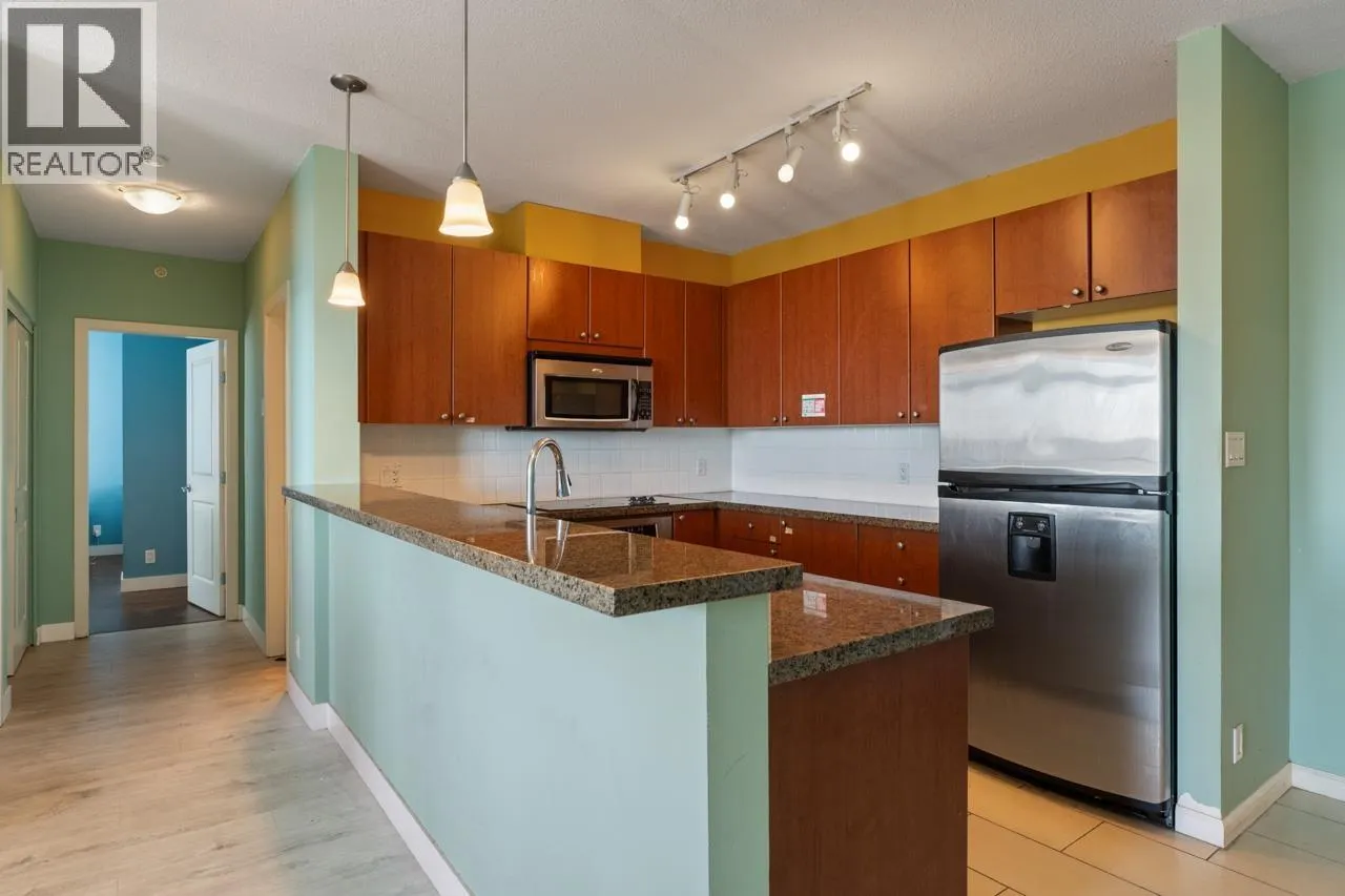 1003 11 E ROYAL AVENUE