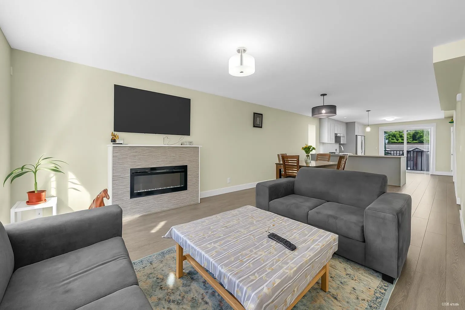 2 32138 GEORGE FERGUSON WAY
