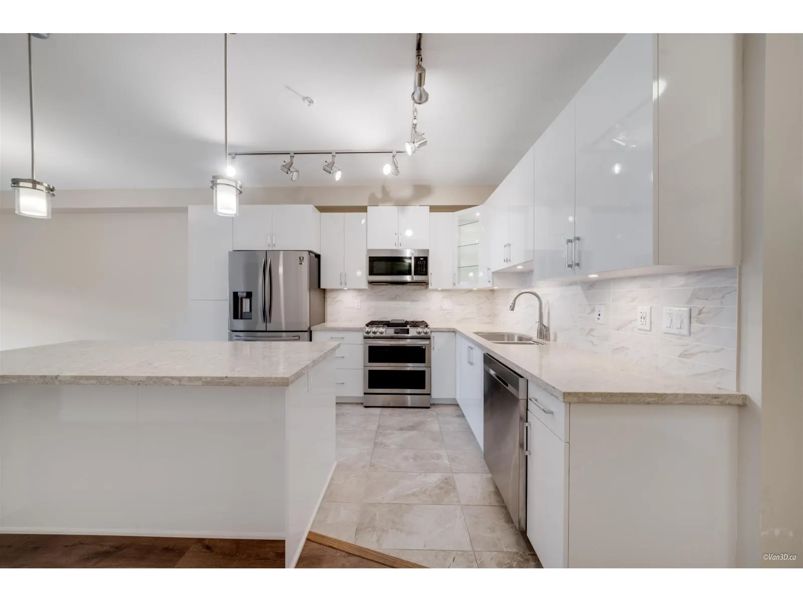 305 8561 203A STREET