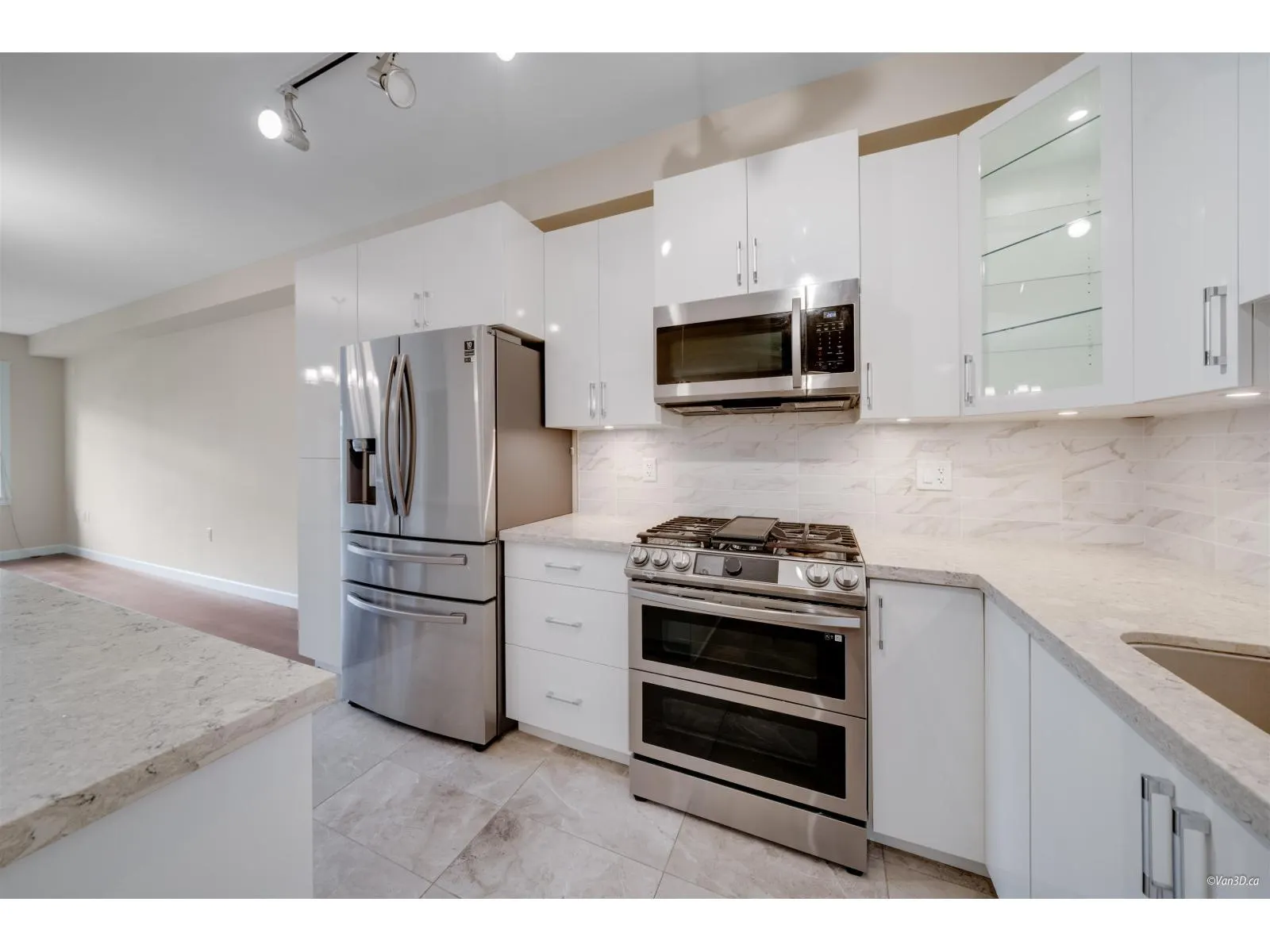 305 8561 203A STREET