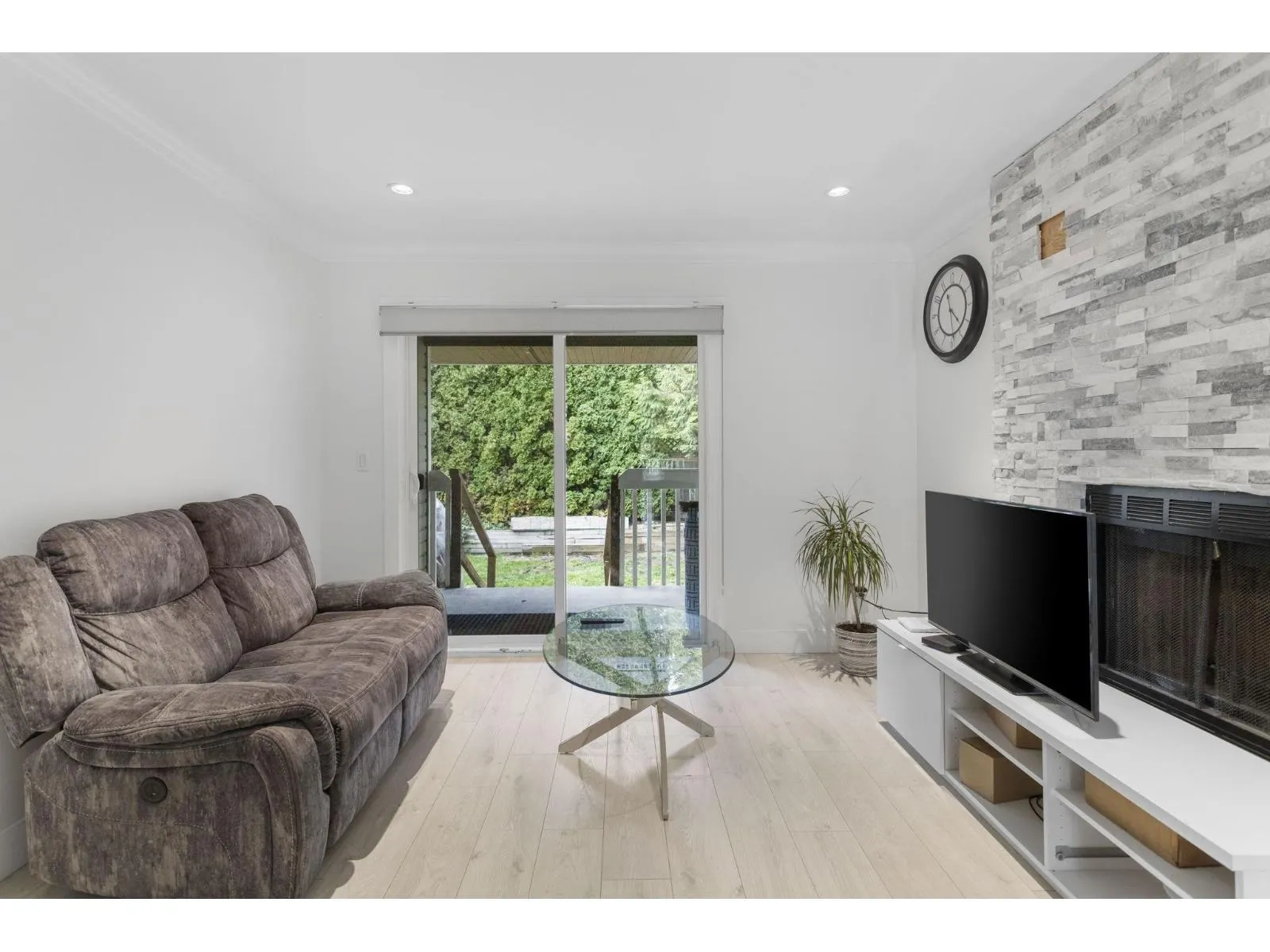 11885 CHATEAU WYND