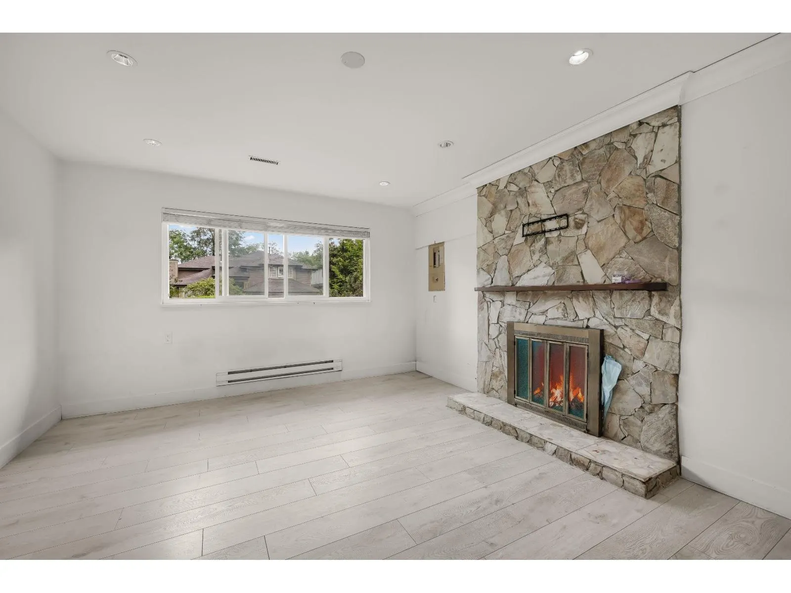 11885 CHATEAU WYND