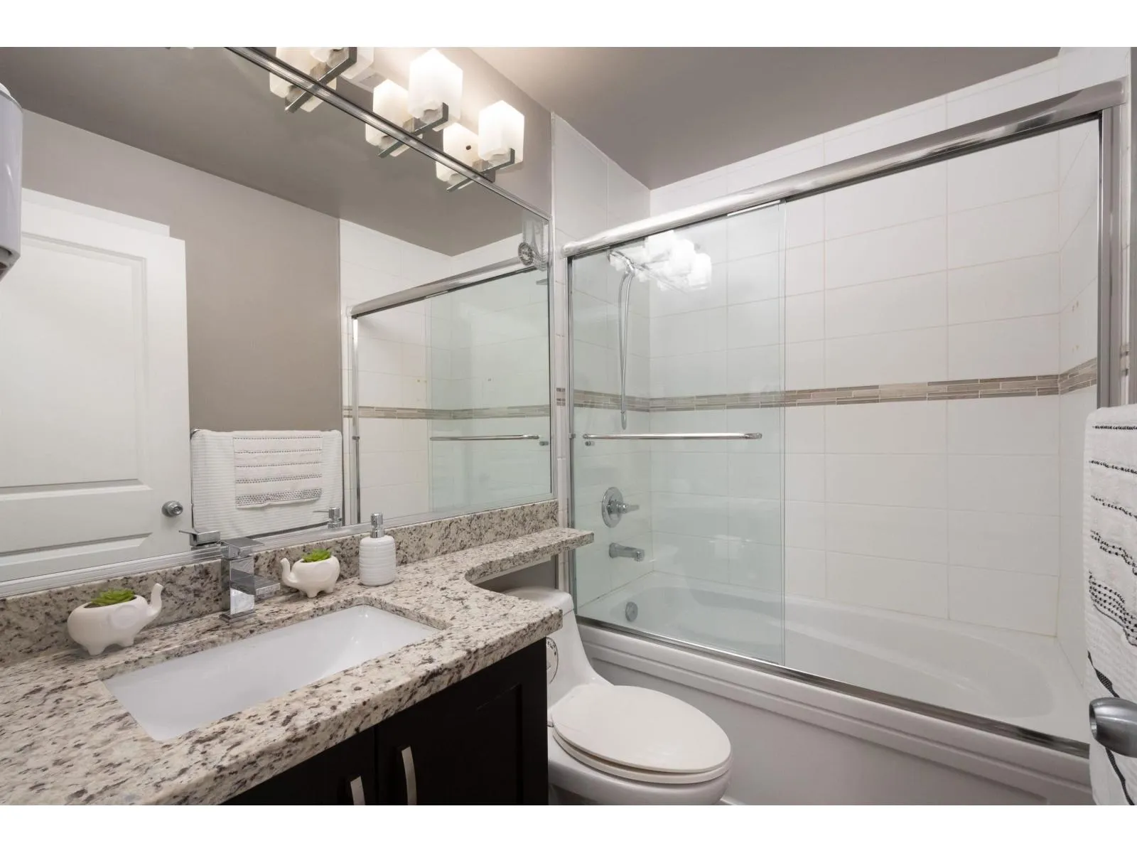 8 6383 140 STREET