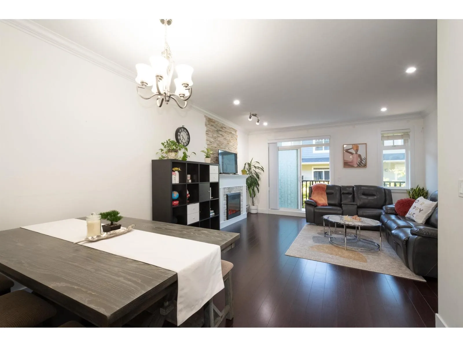 8 6383 140 STREET
