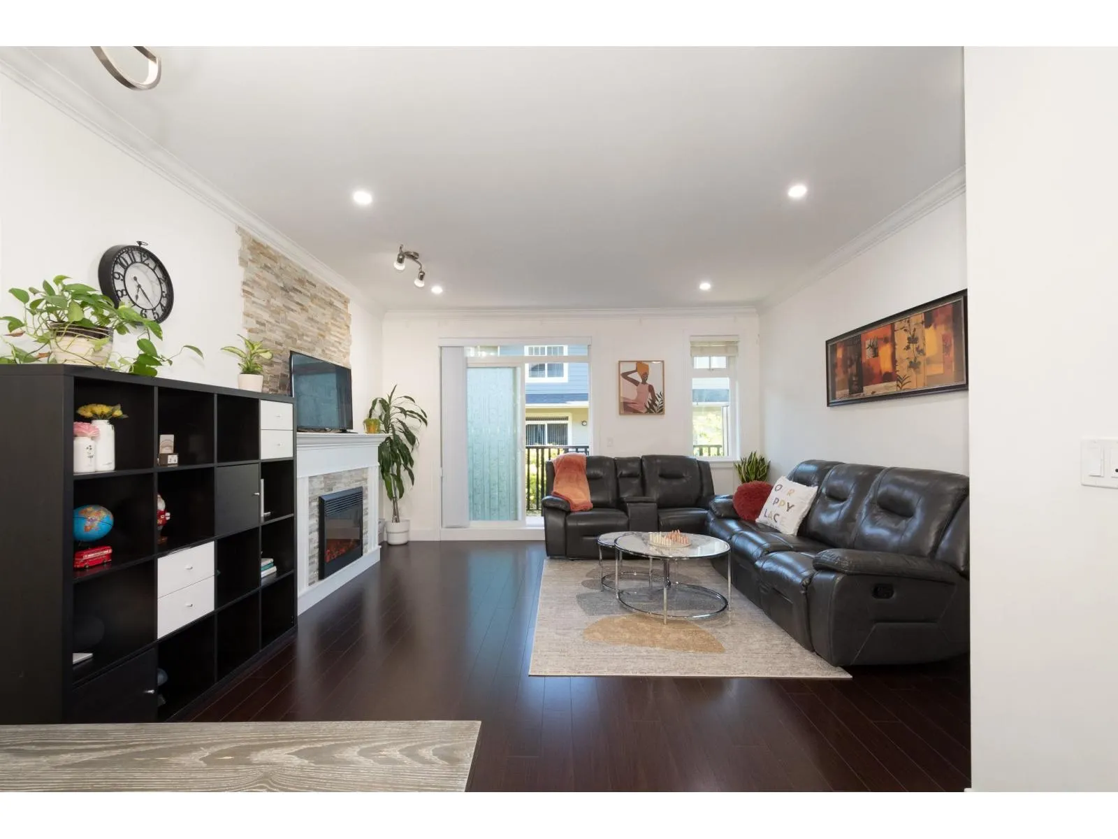 8 6383 140 STREET