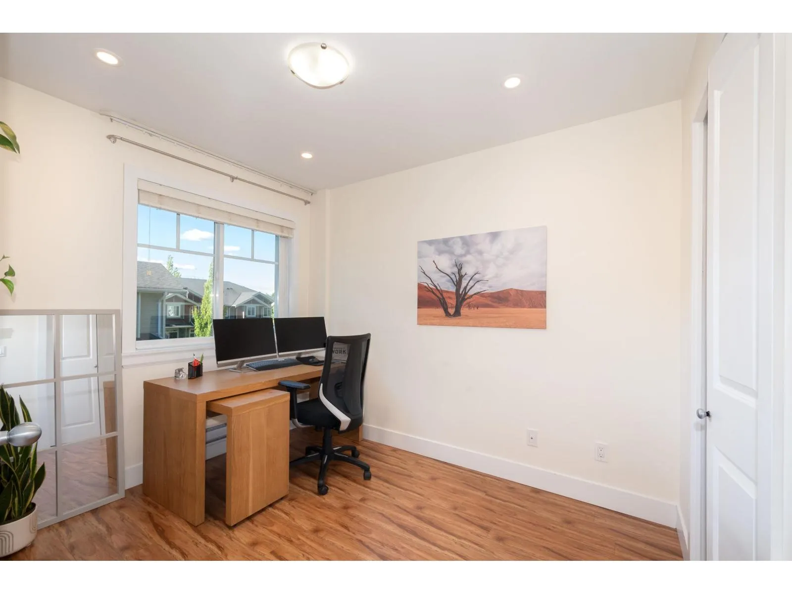 8 6383 140 STREET