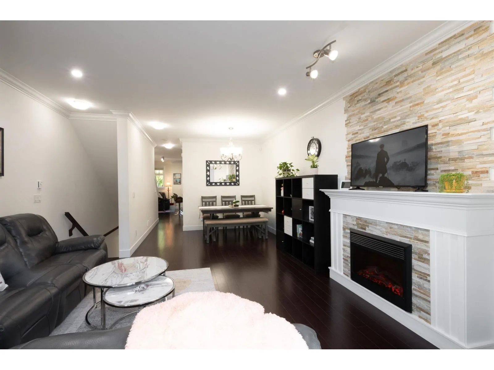 8 6383 140 STREET