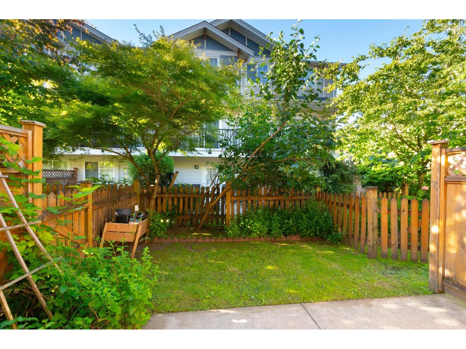 8 6383 140 STREET