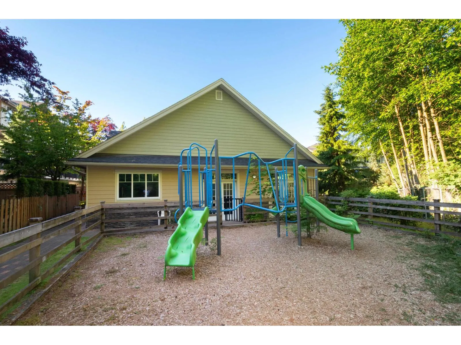 8 6383 140 STREET