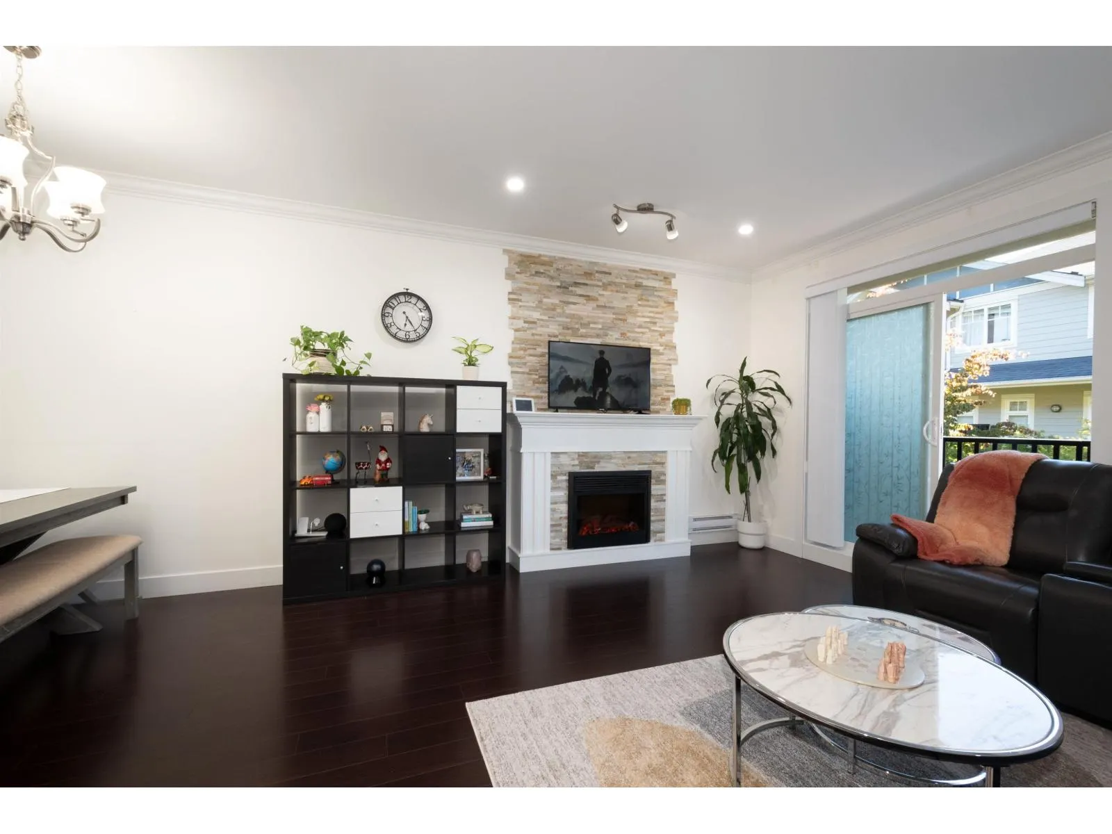 8 6383 140 STREET