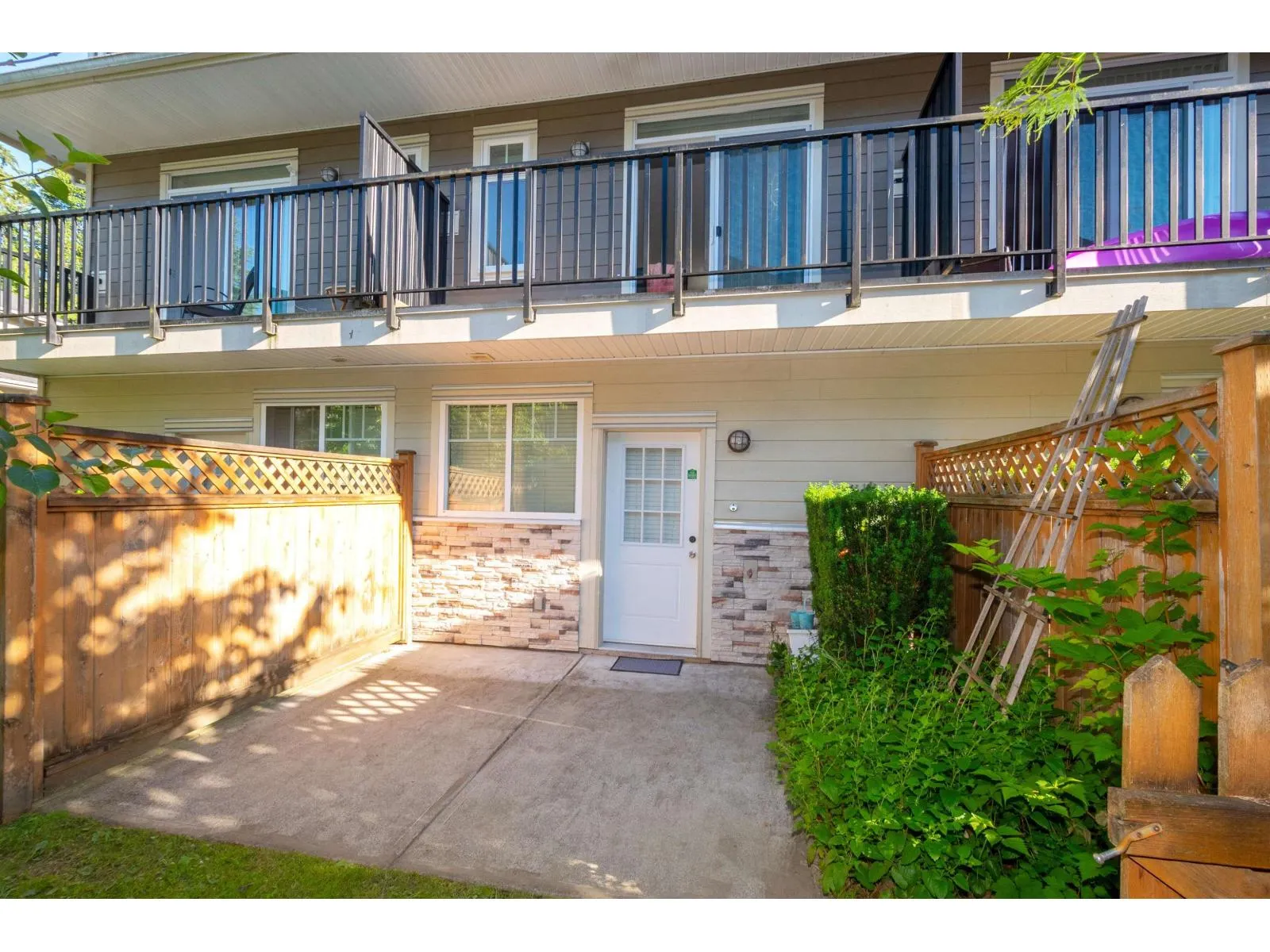 8 6383 140 STREET