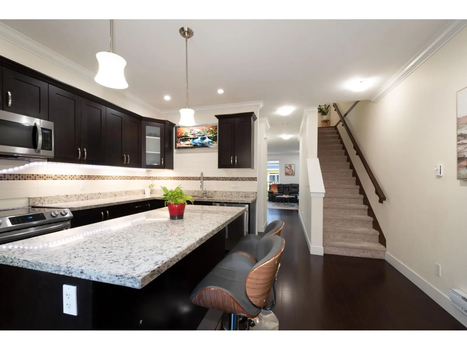 8 6383 140 STREET