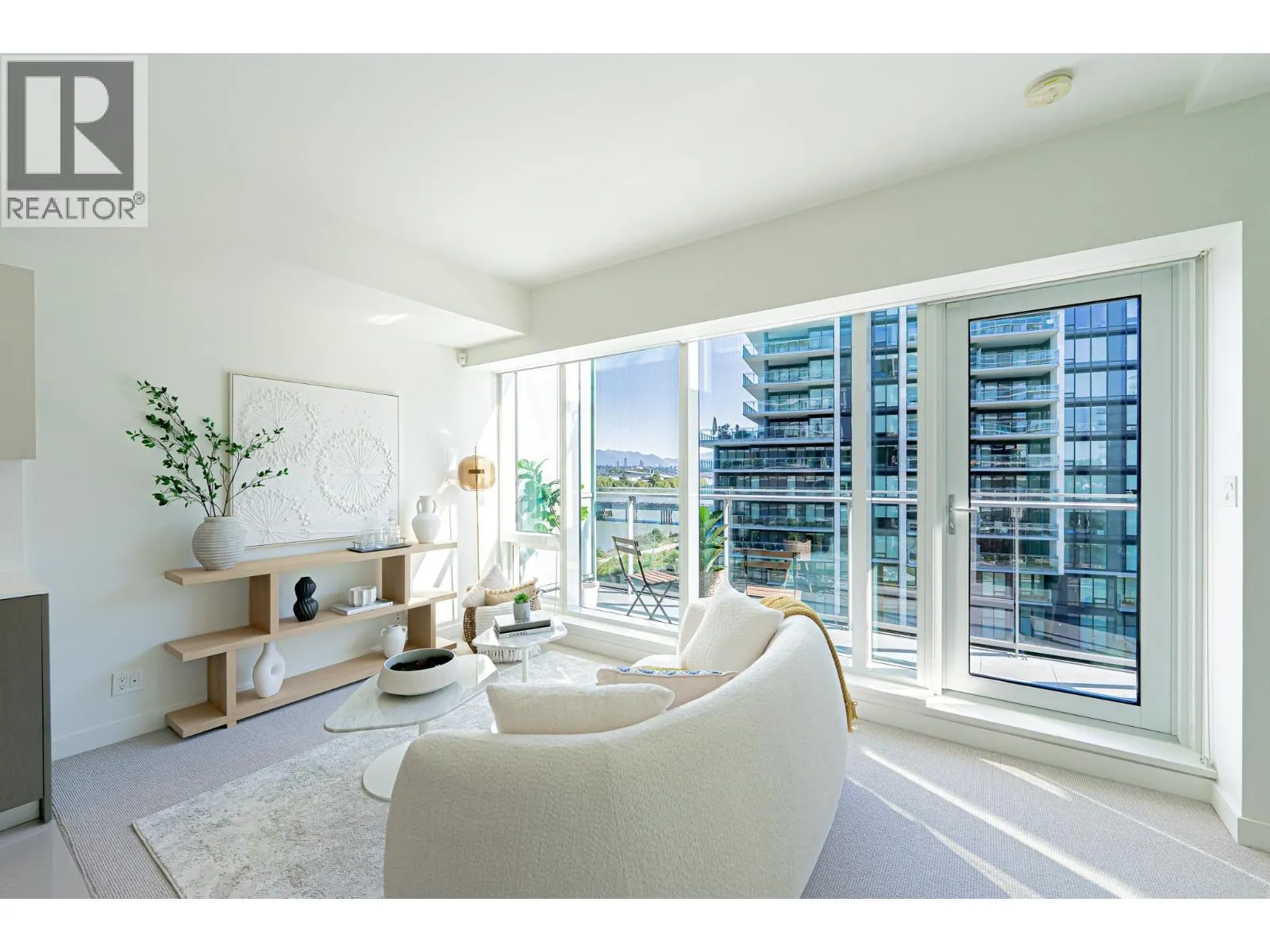 606 6633 PEARSON WAY