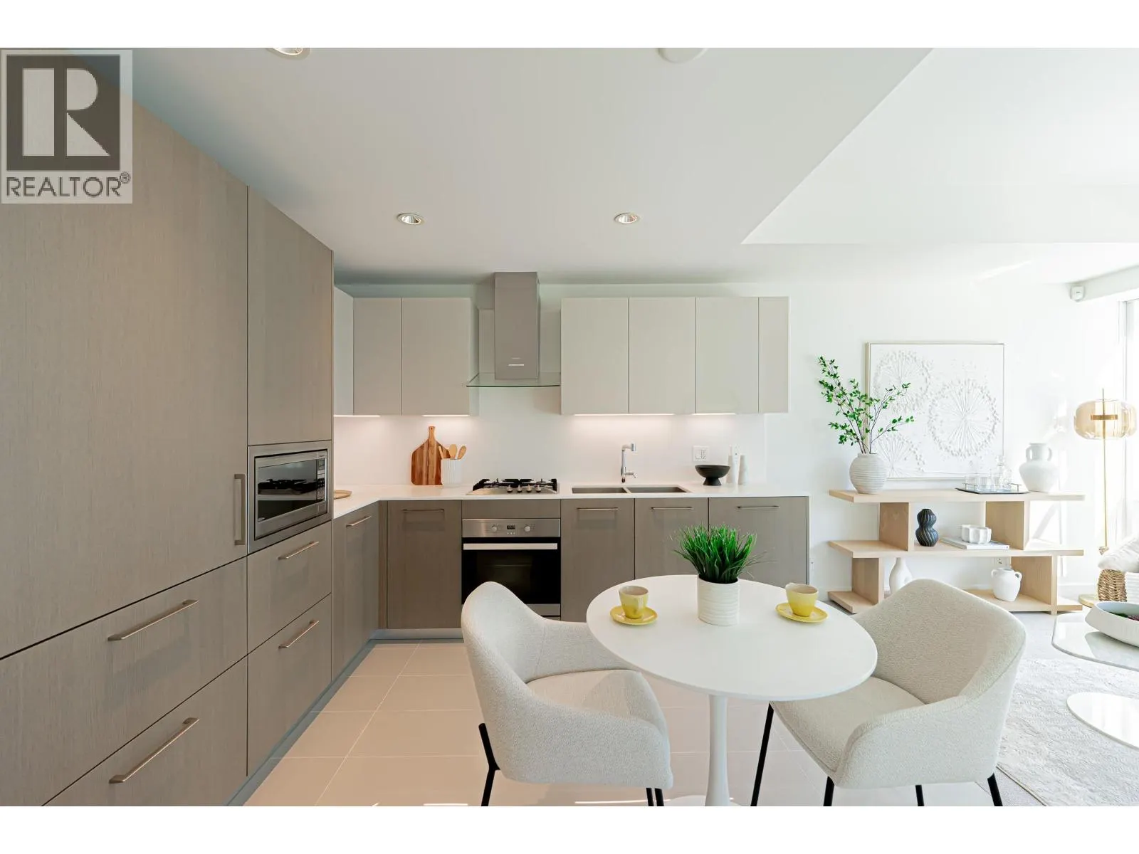 606 6633 PEARSON WAY