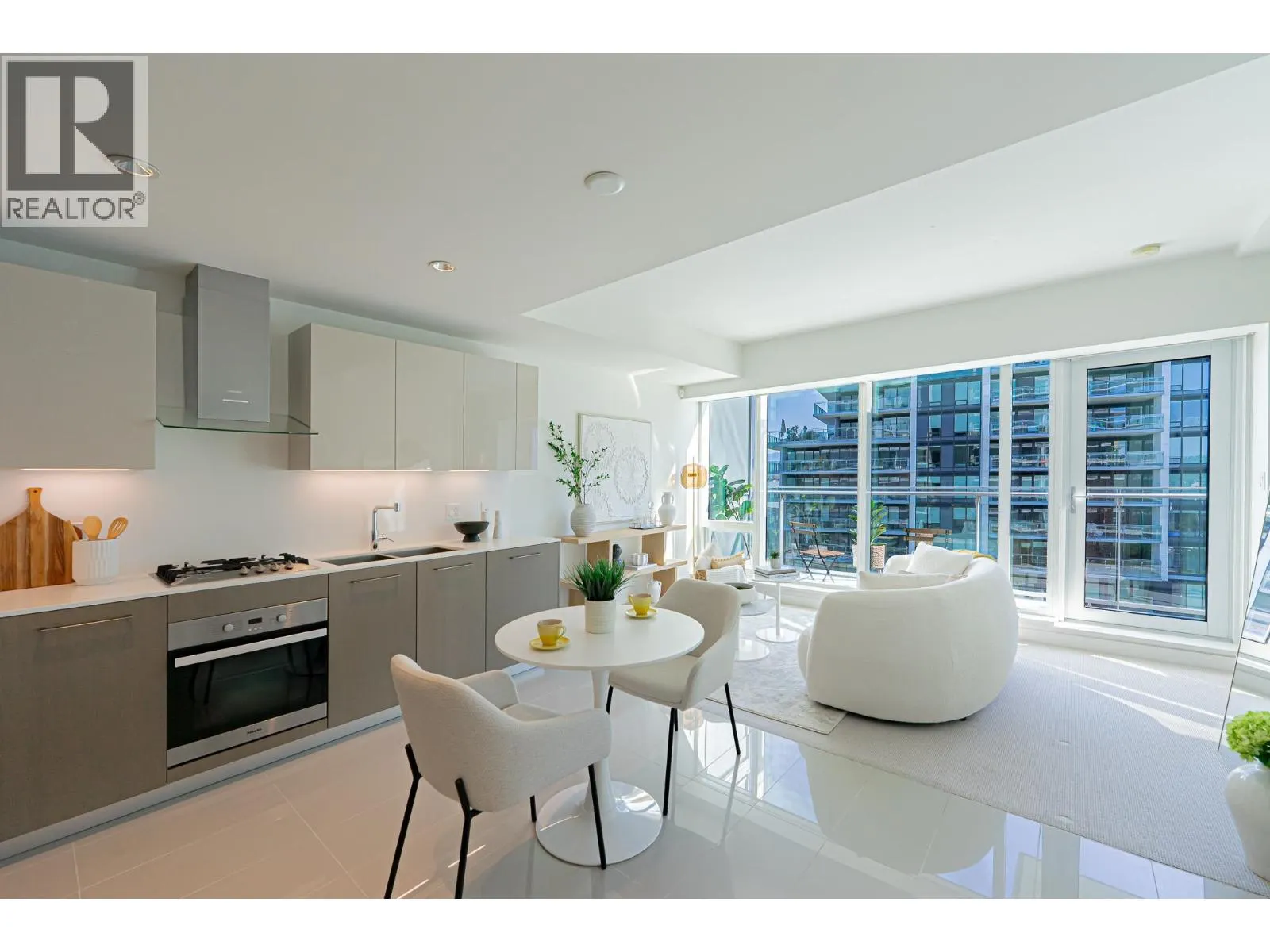 606 6633 PEARSON WAY