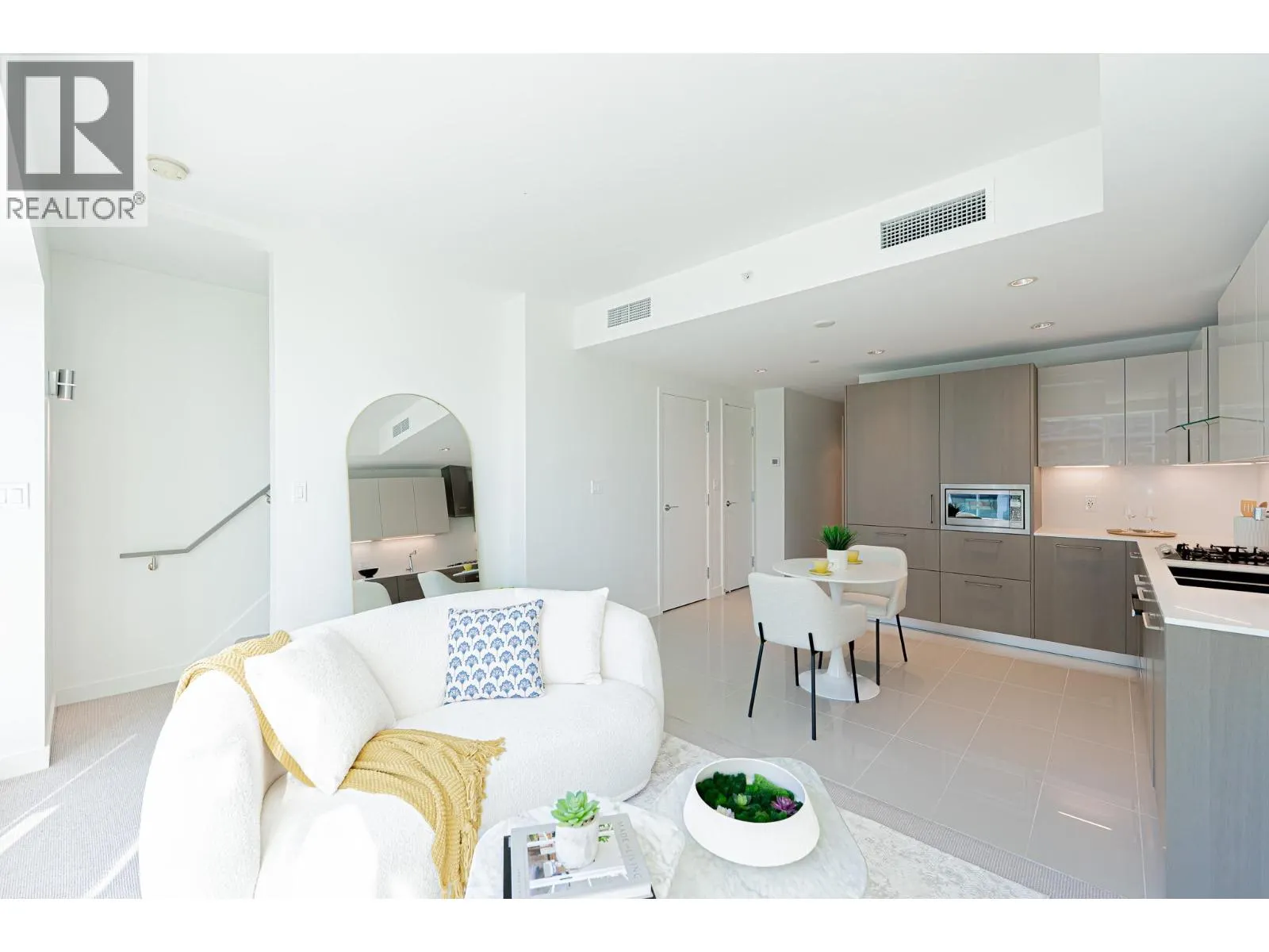 606 6633 PEARSON WAY