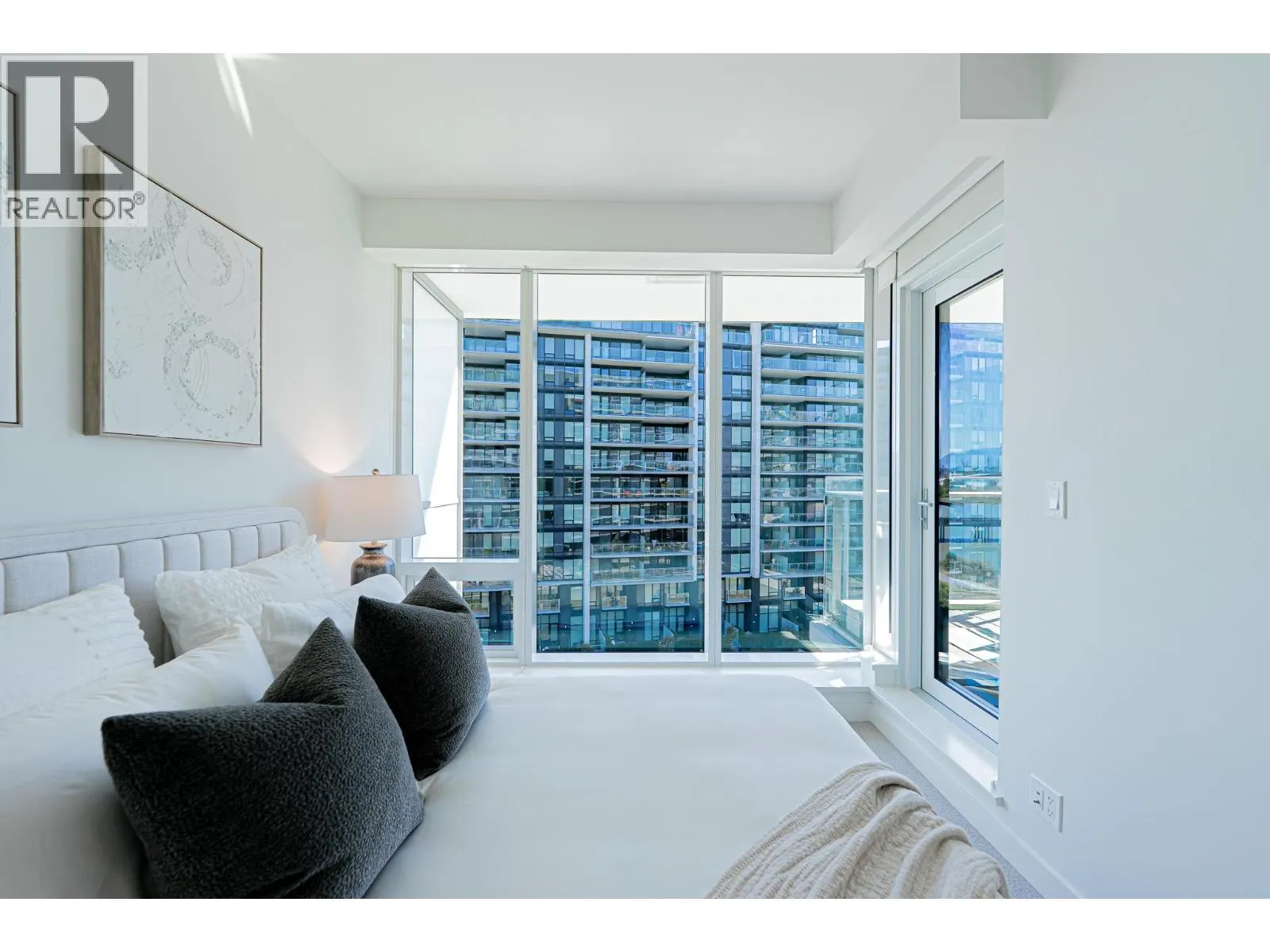606 6633 PEARSON WAY