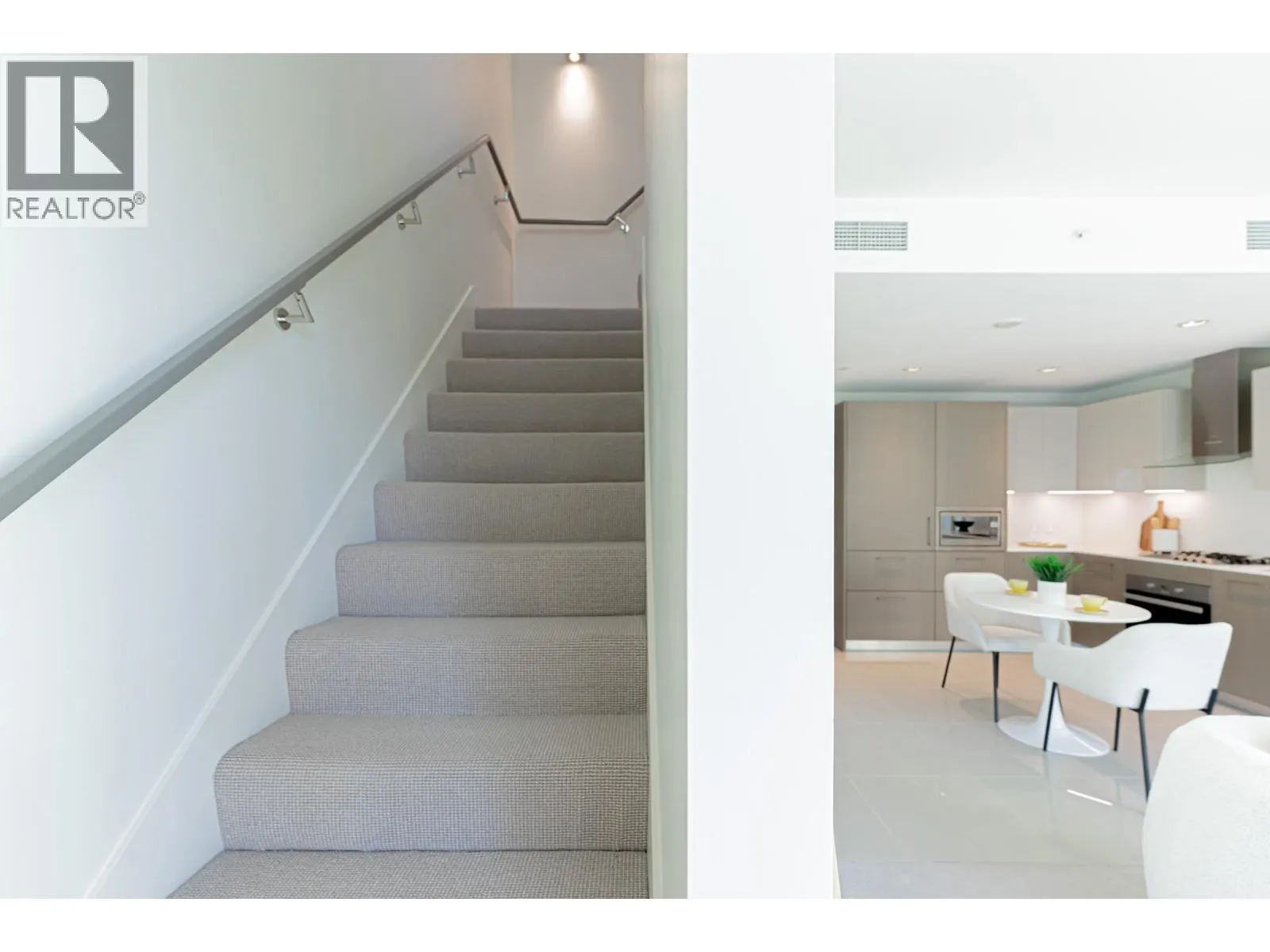 606 6633 PEARSON WAY