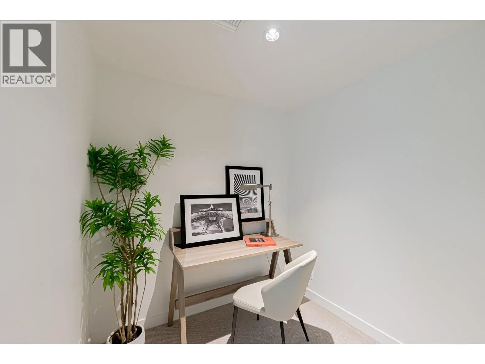 606 6633 PEARSON WAY
