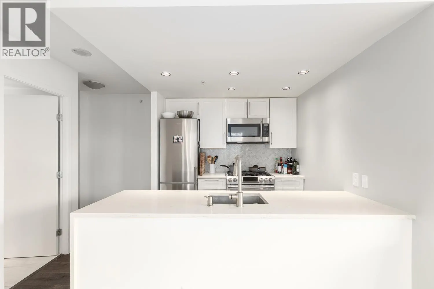 2710 928 BEATTY STREET