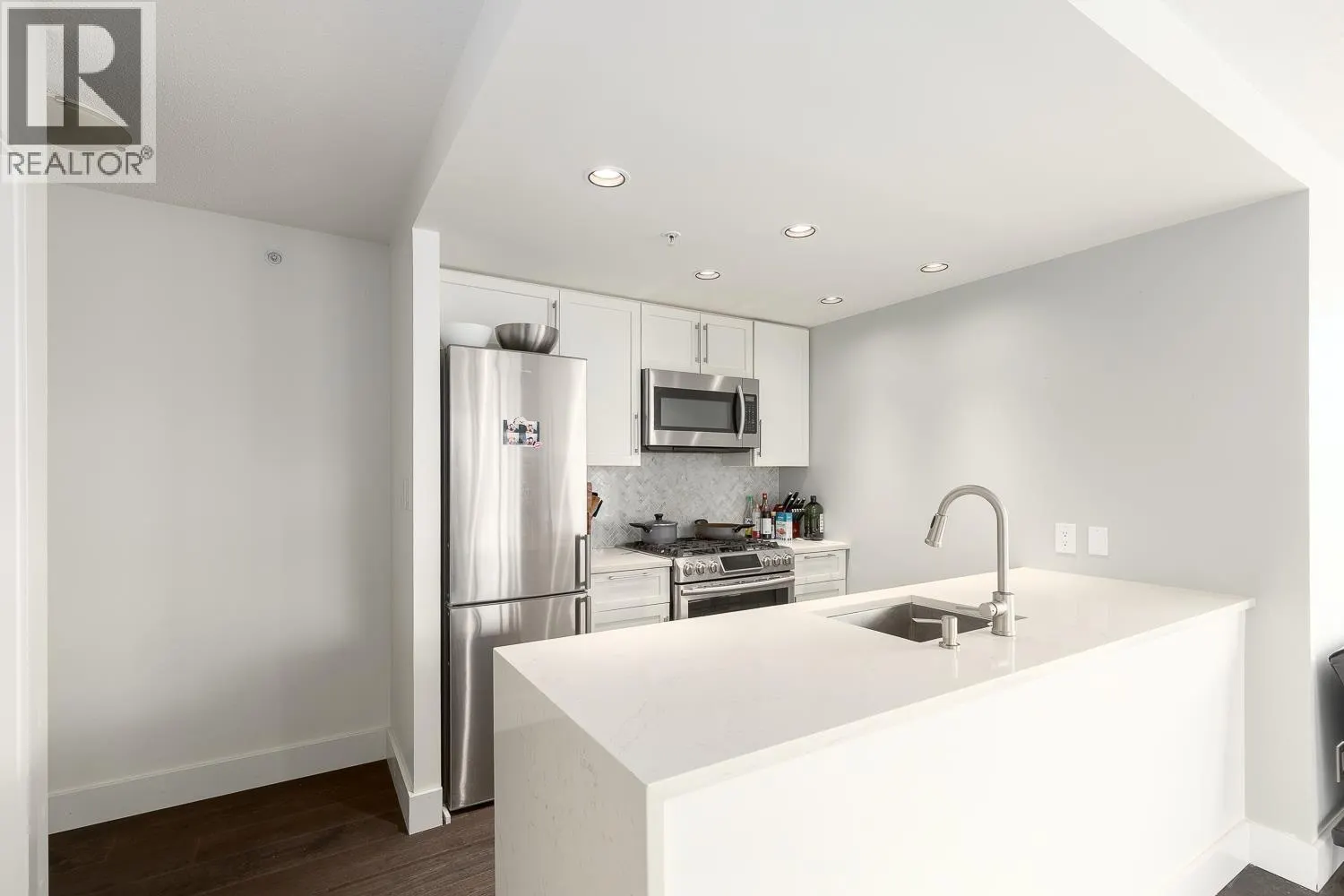 2710 928 BEATTY STREET