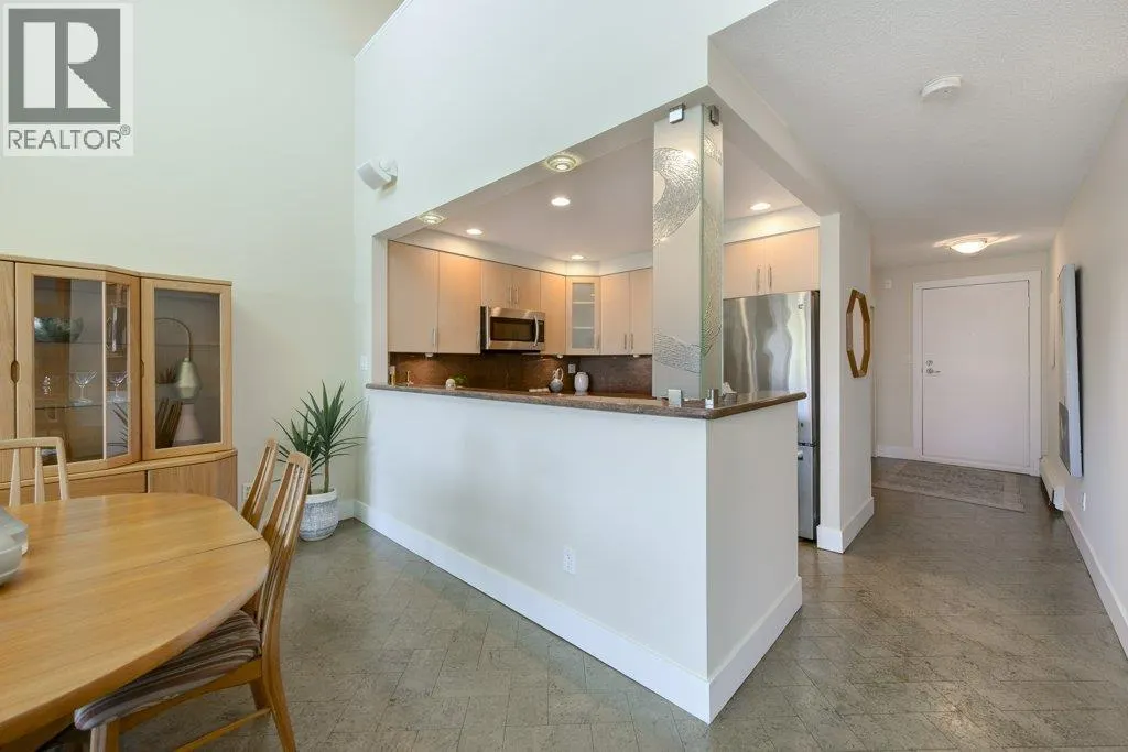 2304 33 CHESTERFIELD PLACE