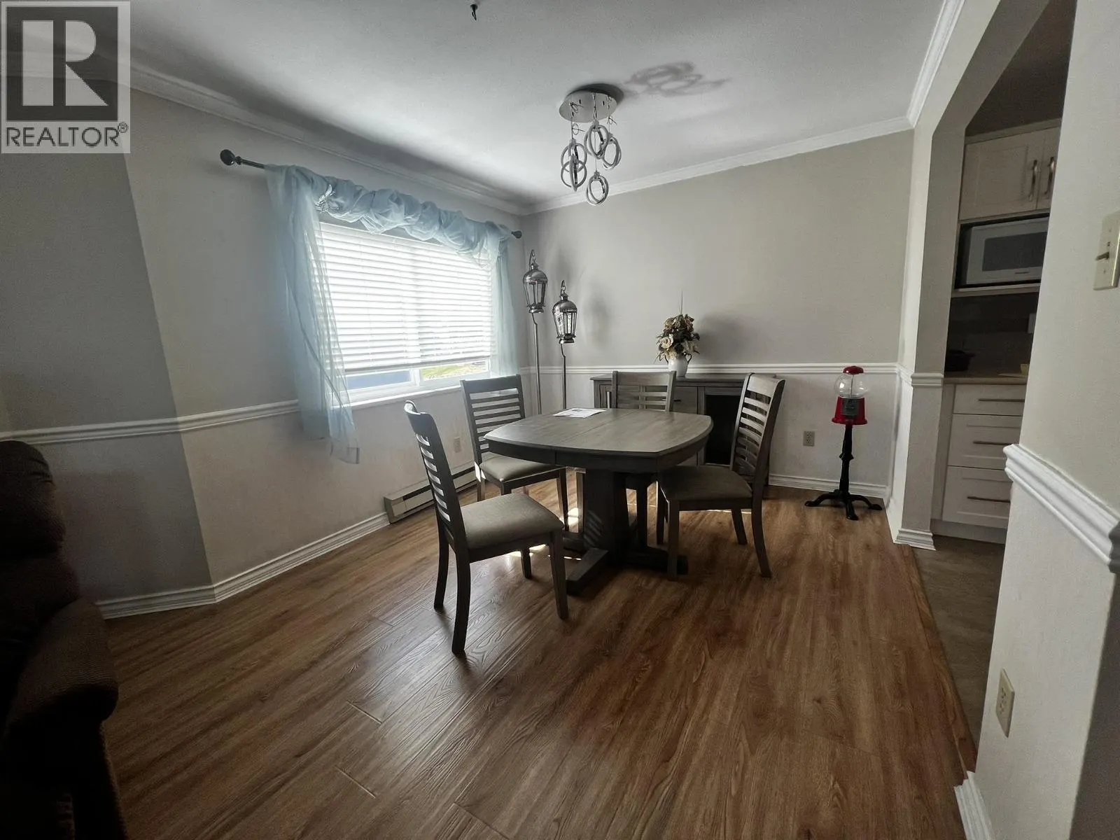101 22241 SELKIRK AVENUE