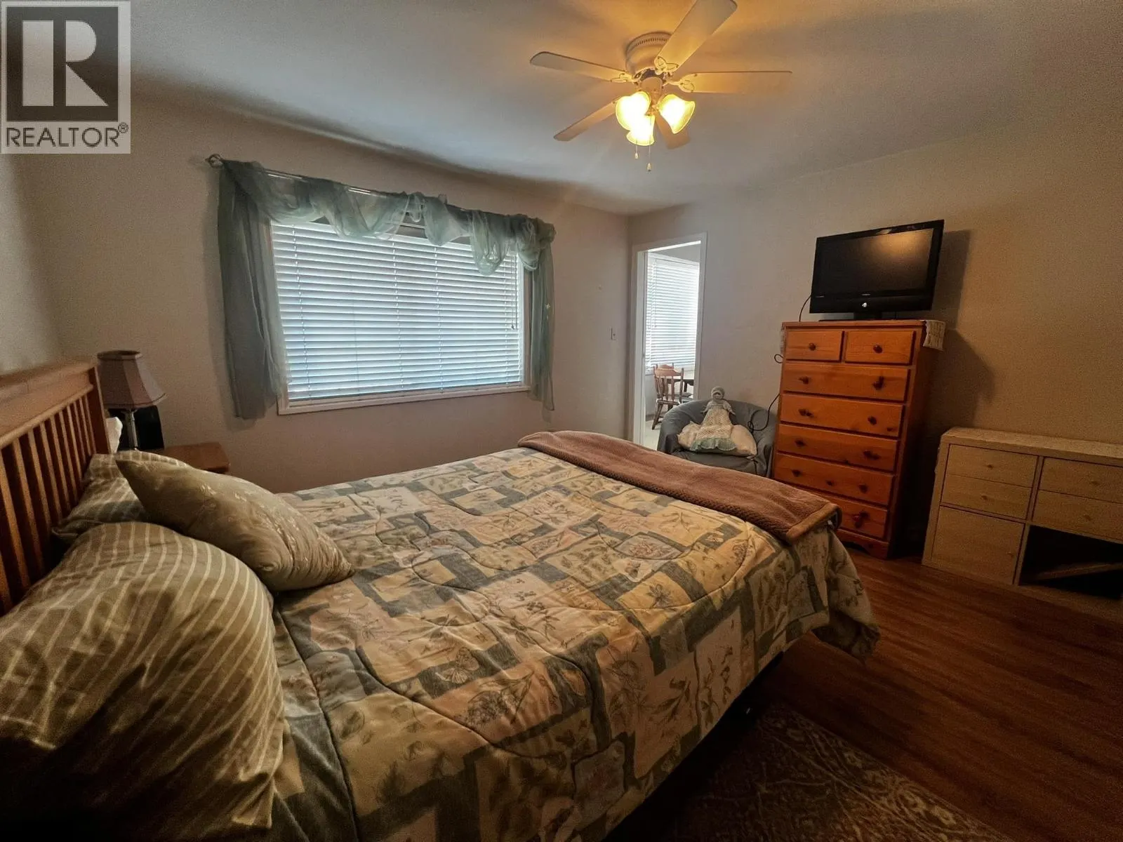 101 22241 SELKIRK AVENUE