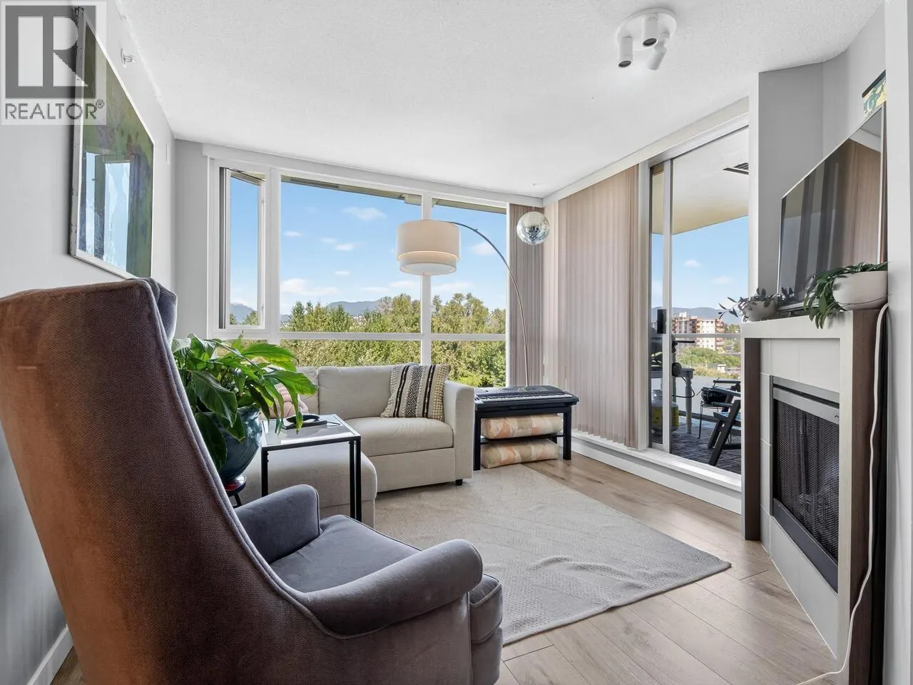 1405 4888 BRENTWOOD DRIVE
