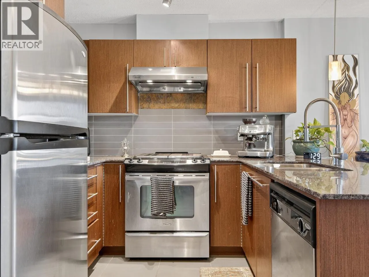 1405 4888 BRENTWOOD DRIVE