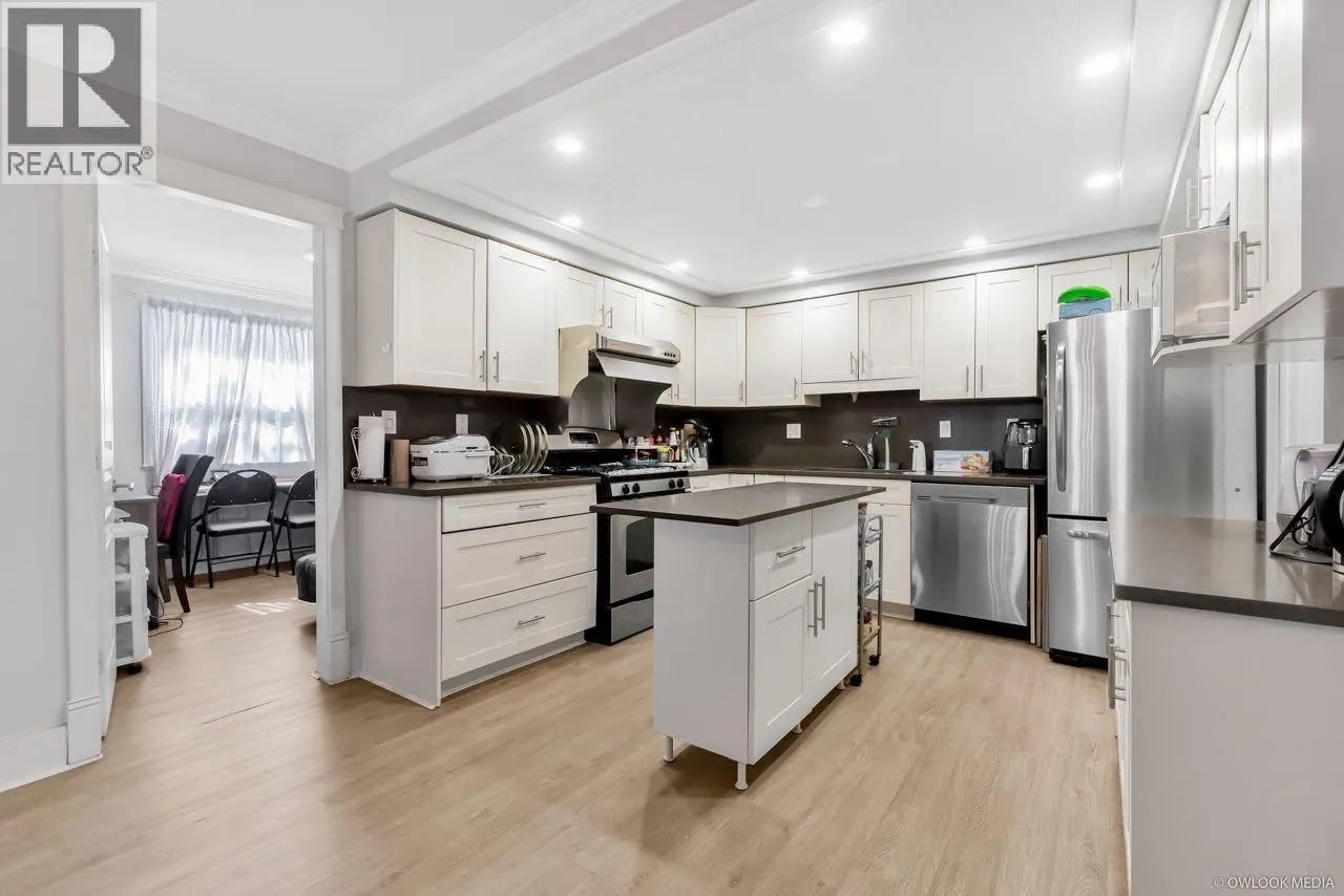 9 7833 ST. ALBANS ROAD