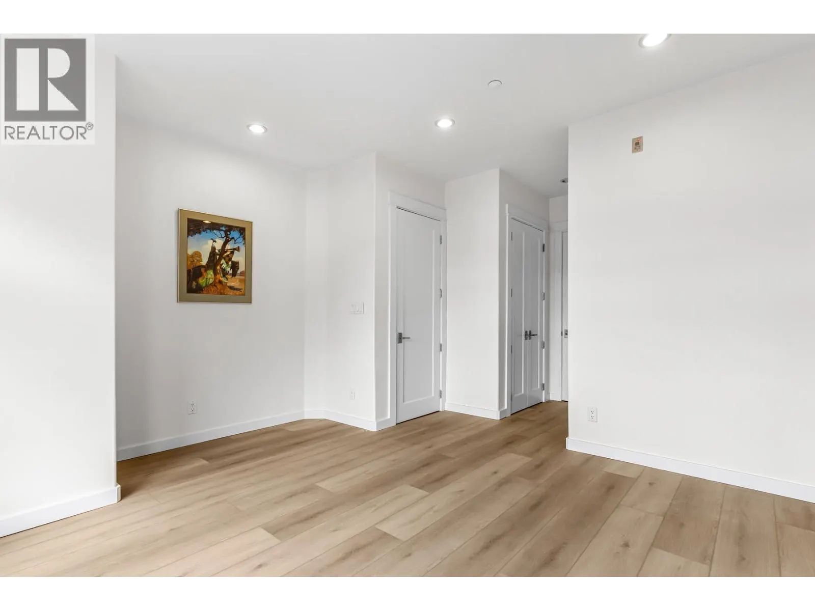 201 6688 ROYAL AVENUE