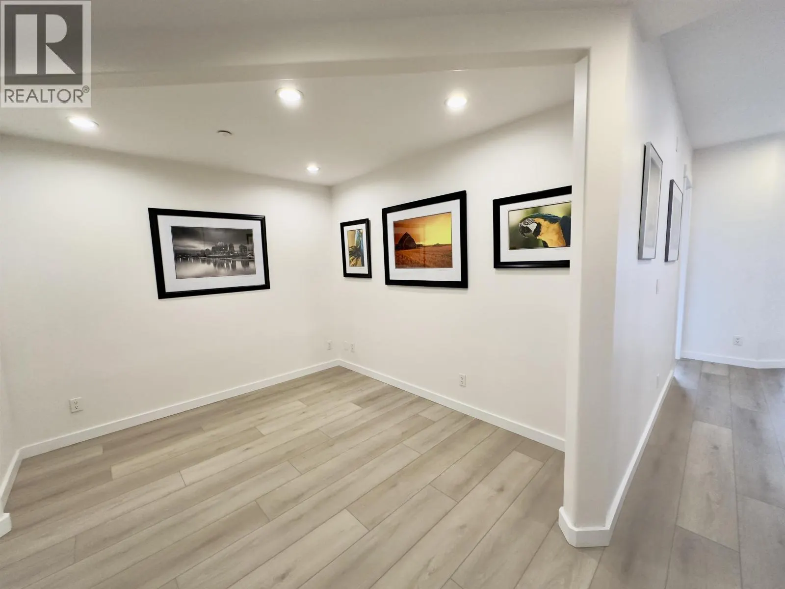 201 6688 ROYAL AVENUE