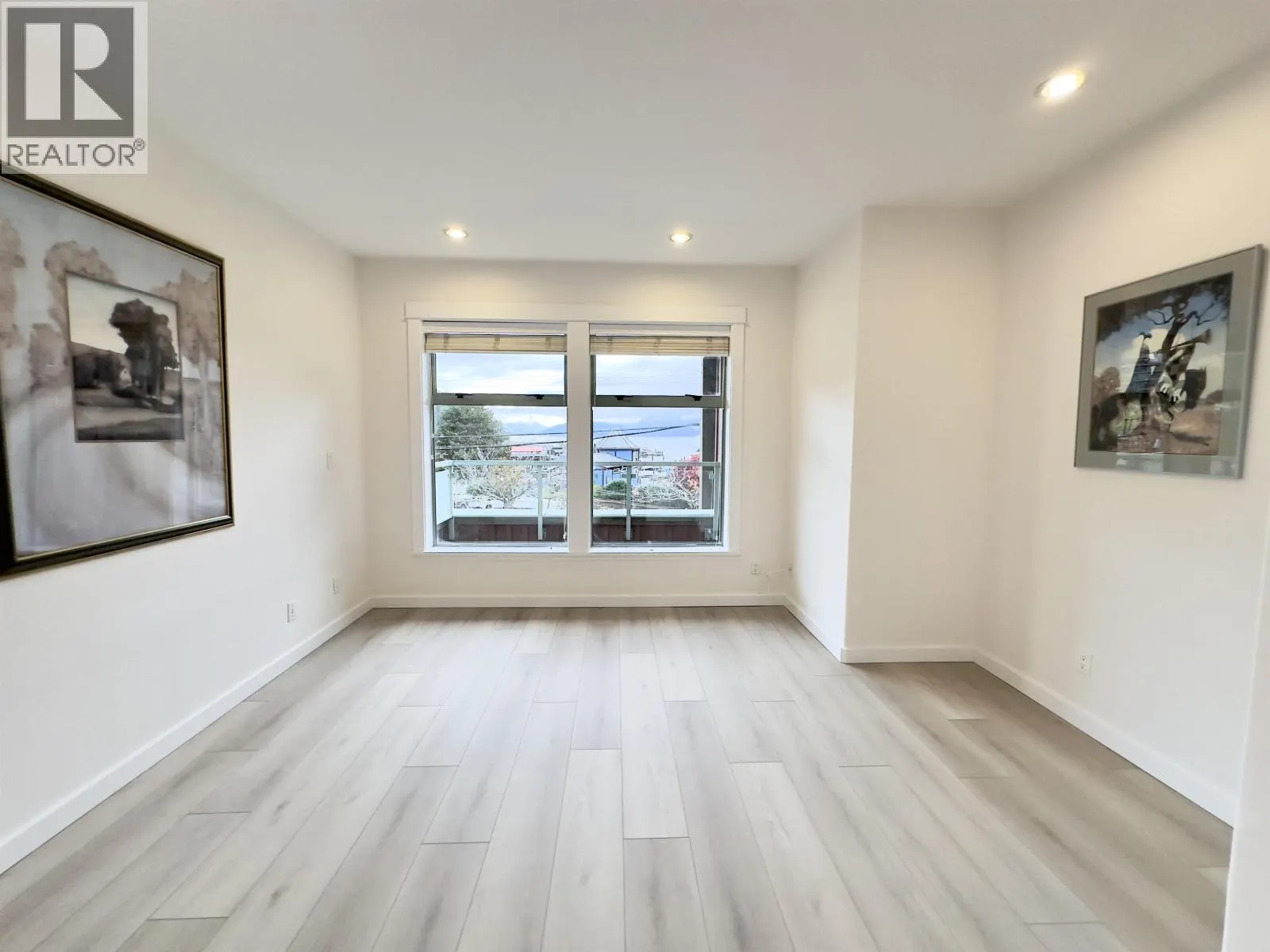 201 6688 ROYAL AVENUE