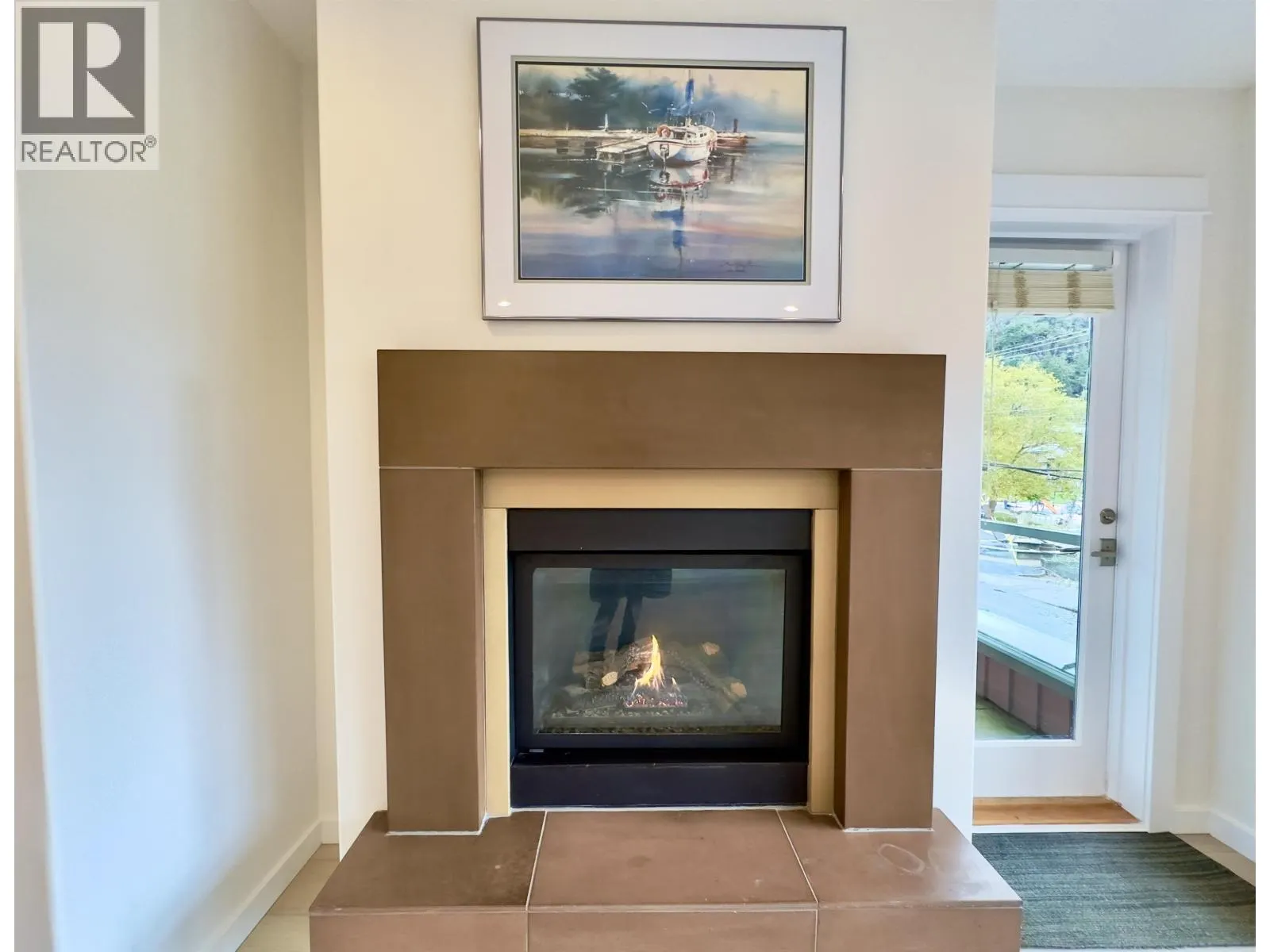 201 6688 ROYAL AVENUE