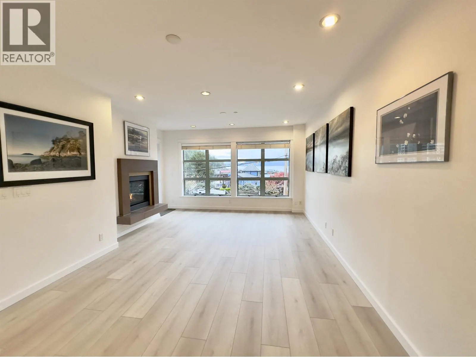 201 6688 ROYAL AVENUE