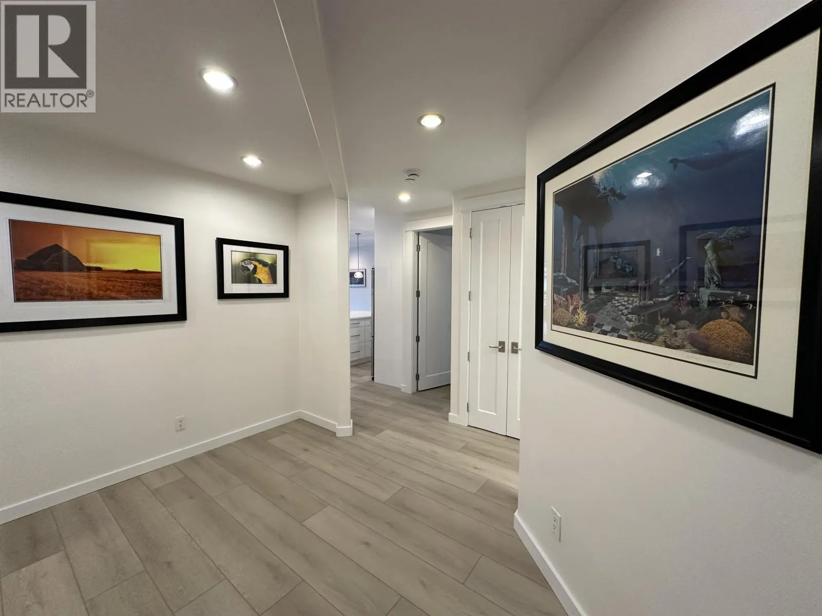 201 6688 ROYAL AVENUE