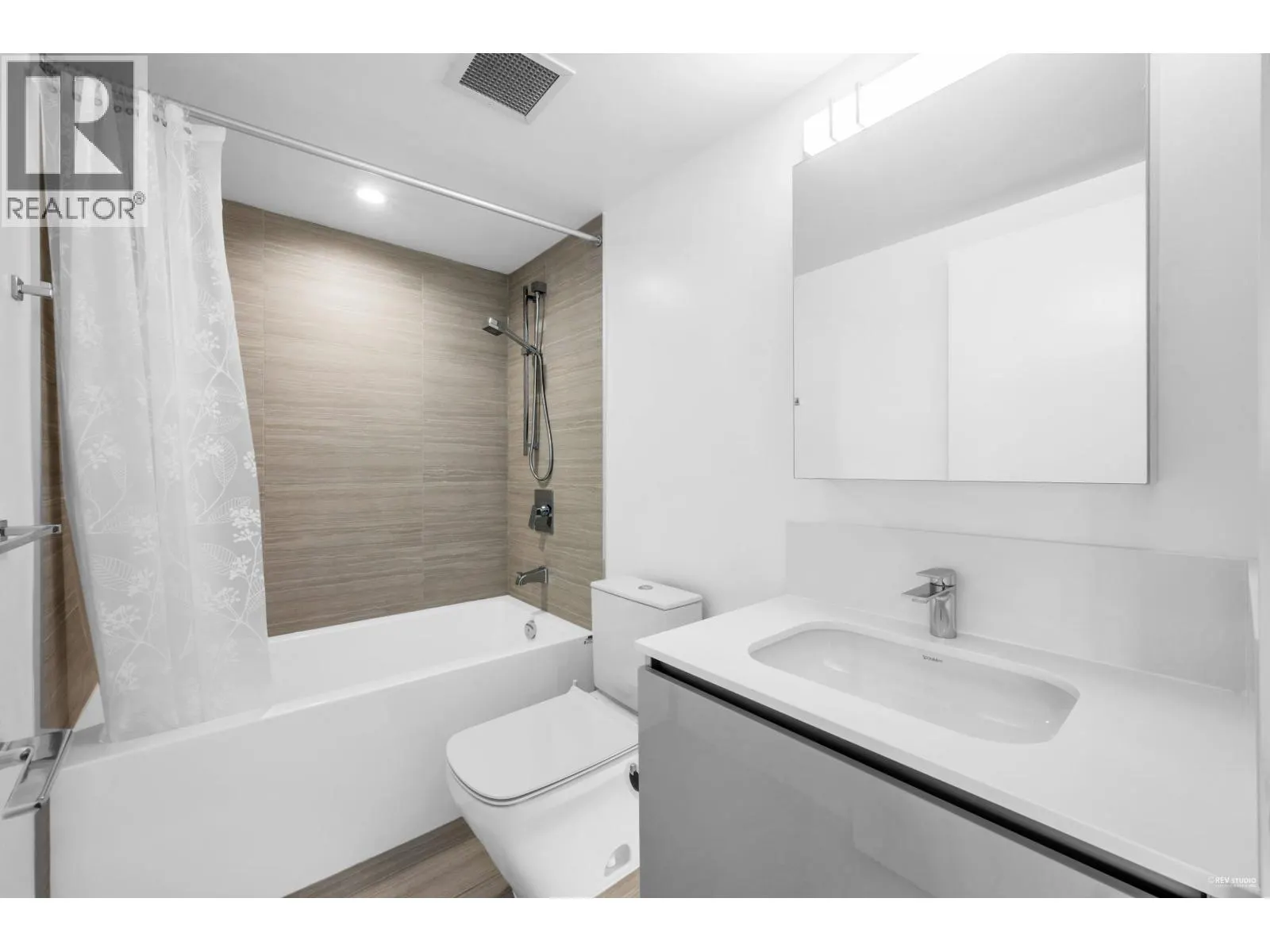 1505 5788 GILBERT ROAD