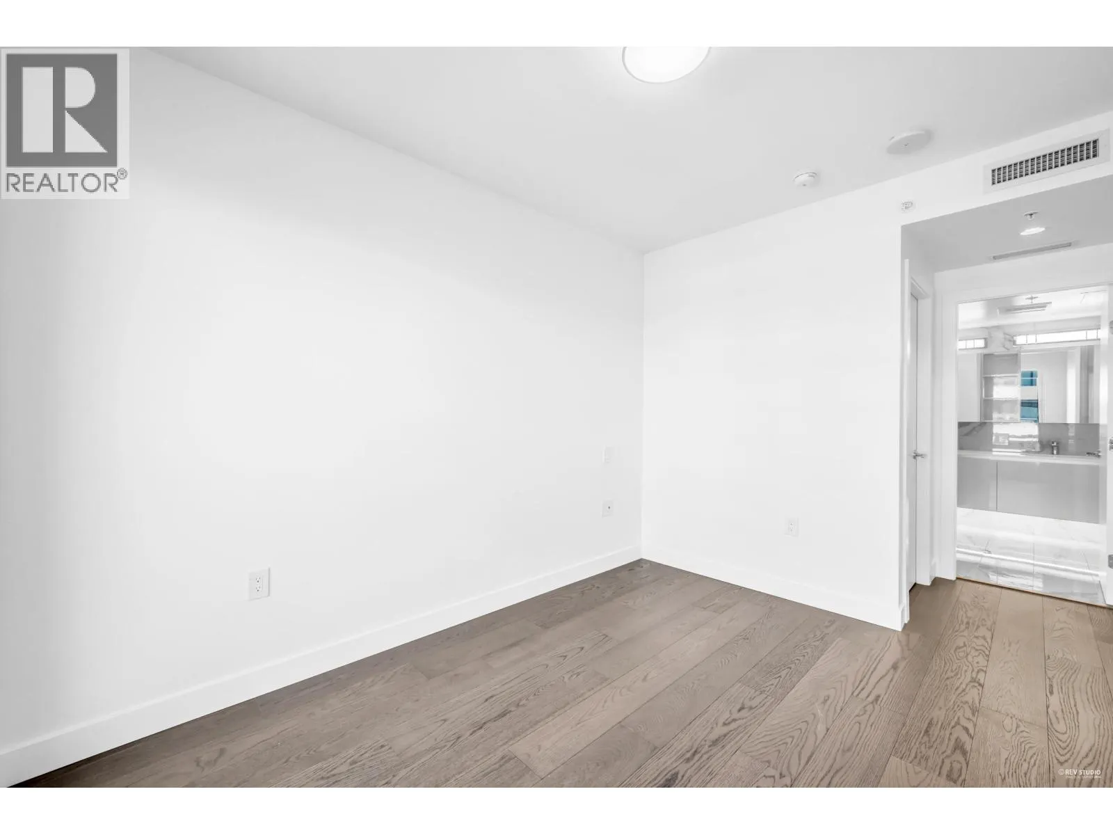 1505 5788 GILBERT ROAD