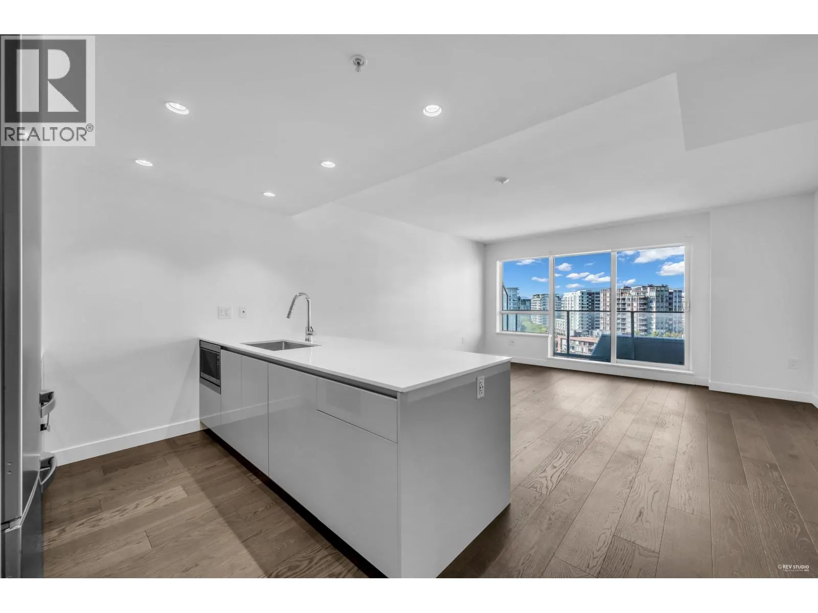 1505 5788 GILBERT ROAD